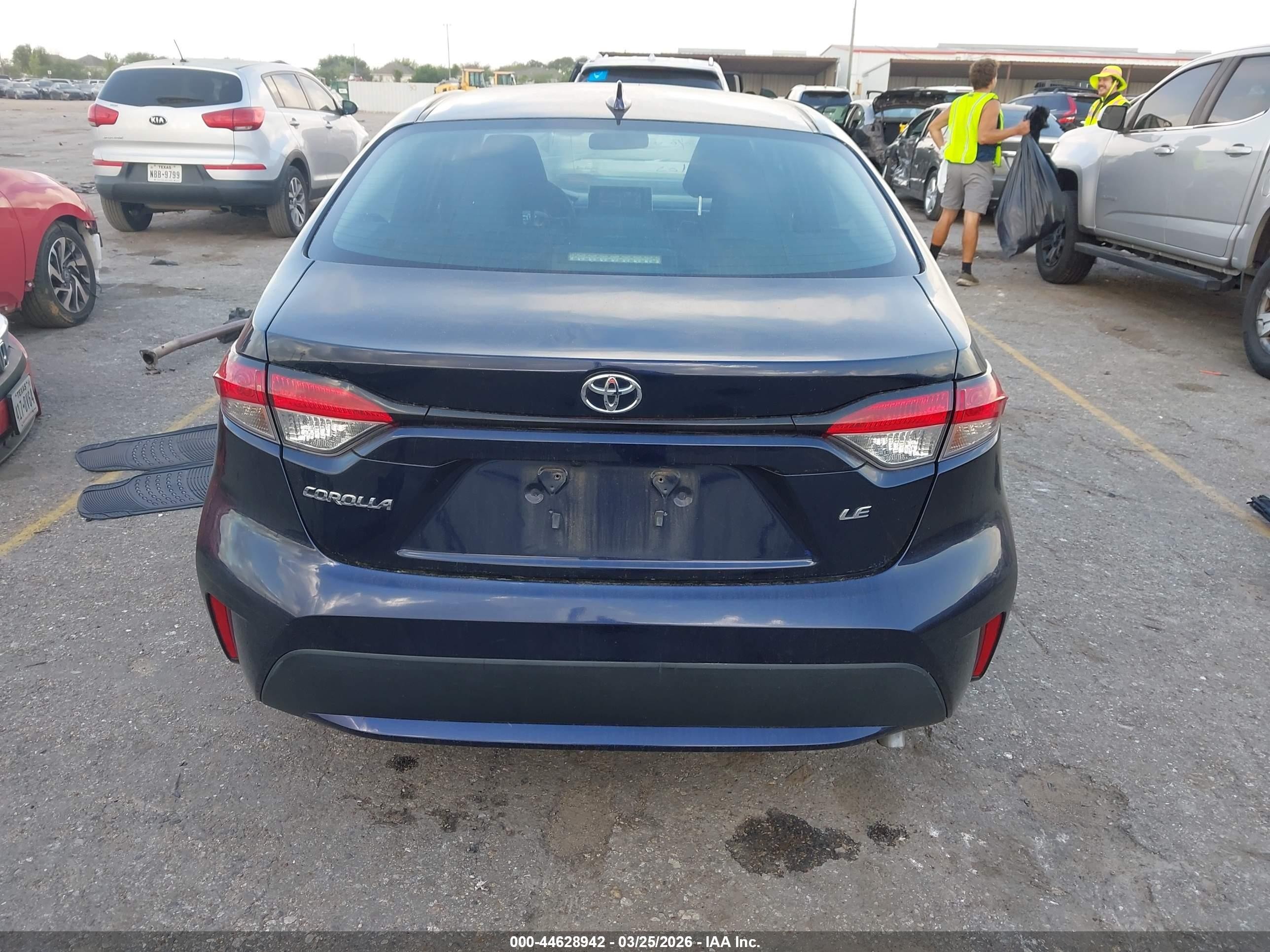 2021 Toyota Corolla Le Синий vin: 5YFEPMAE9MP185034