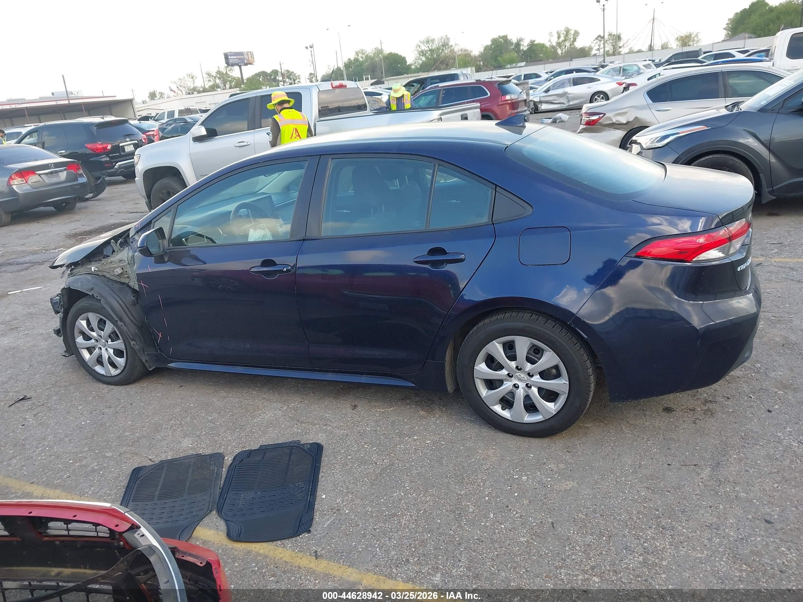 2021 Toyota Corolla Le Синий vin: 5YFEPMAE9MP185034