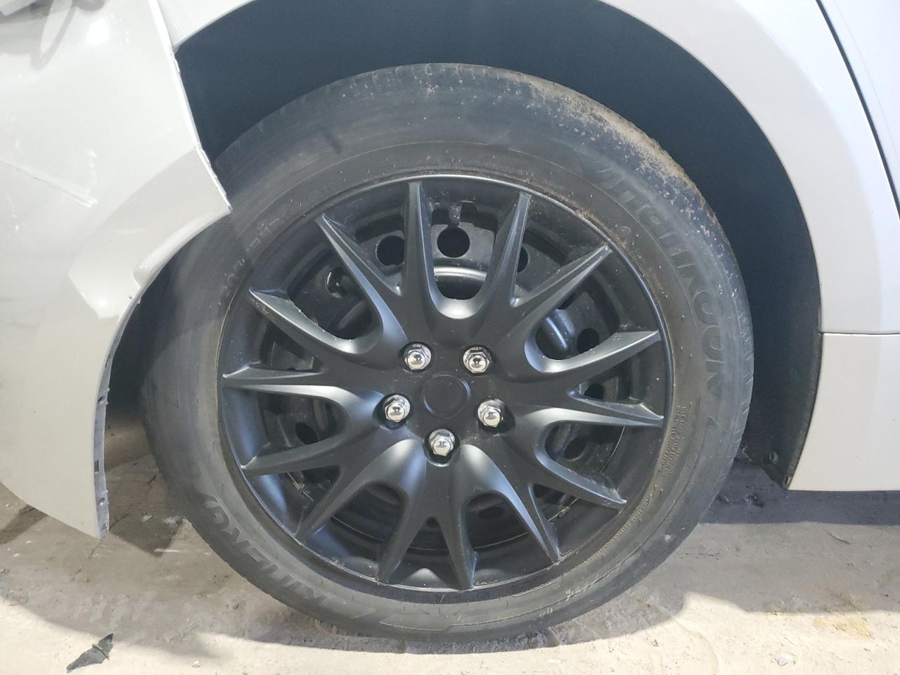 2021 Toyota Corolla Le Silver vin: 5YFEPMAE9MP260833 Damage: Right Rear Tire, Worn, Replacement Required
