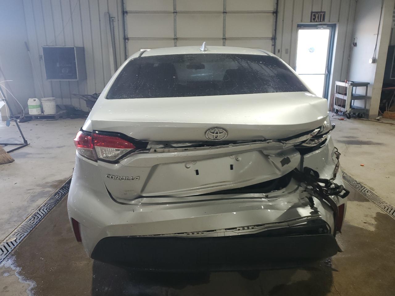 2021 Toyota Corolla Le Silver vin: 5YFEPMAE9MP260833 Damage: Deck Lid, Severe Damage, Replacement Required