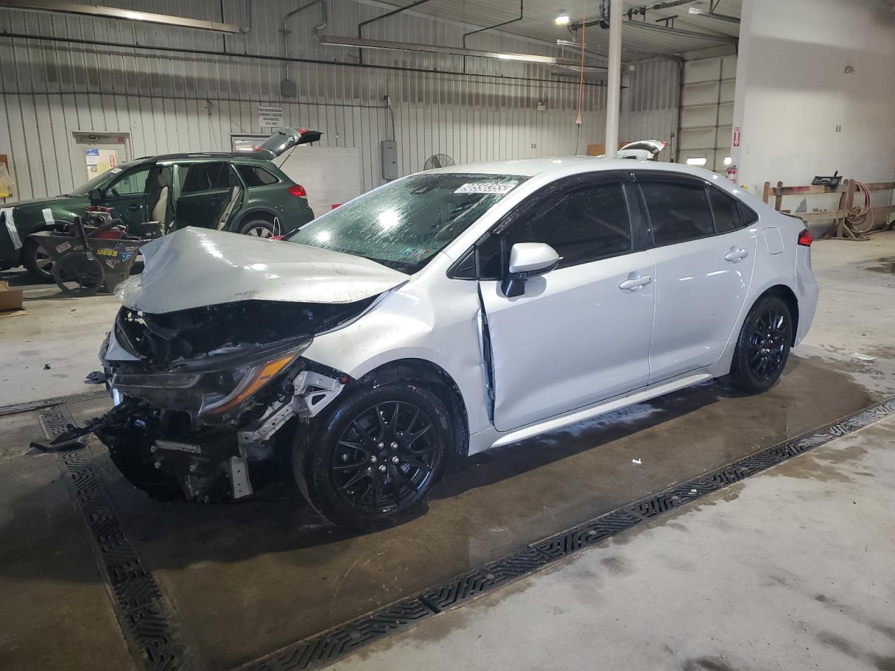 2021 Toyota Corolla Le Silver vin: 5YFEPMAE9MP260833 Damage: Left Front Fender, Dent(S) W/ Paint Dmg, > 12 Inches