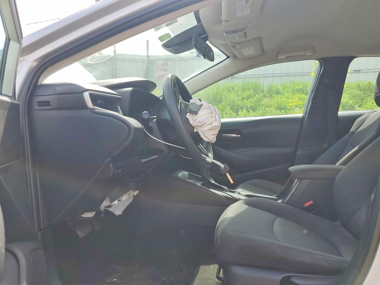 2020 Toyota Corolla Le Gray vin: 5YFEPRAE0LP086601