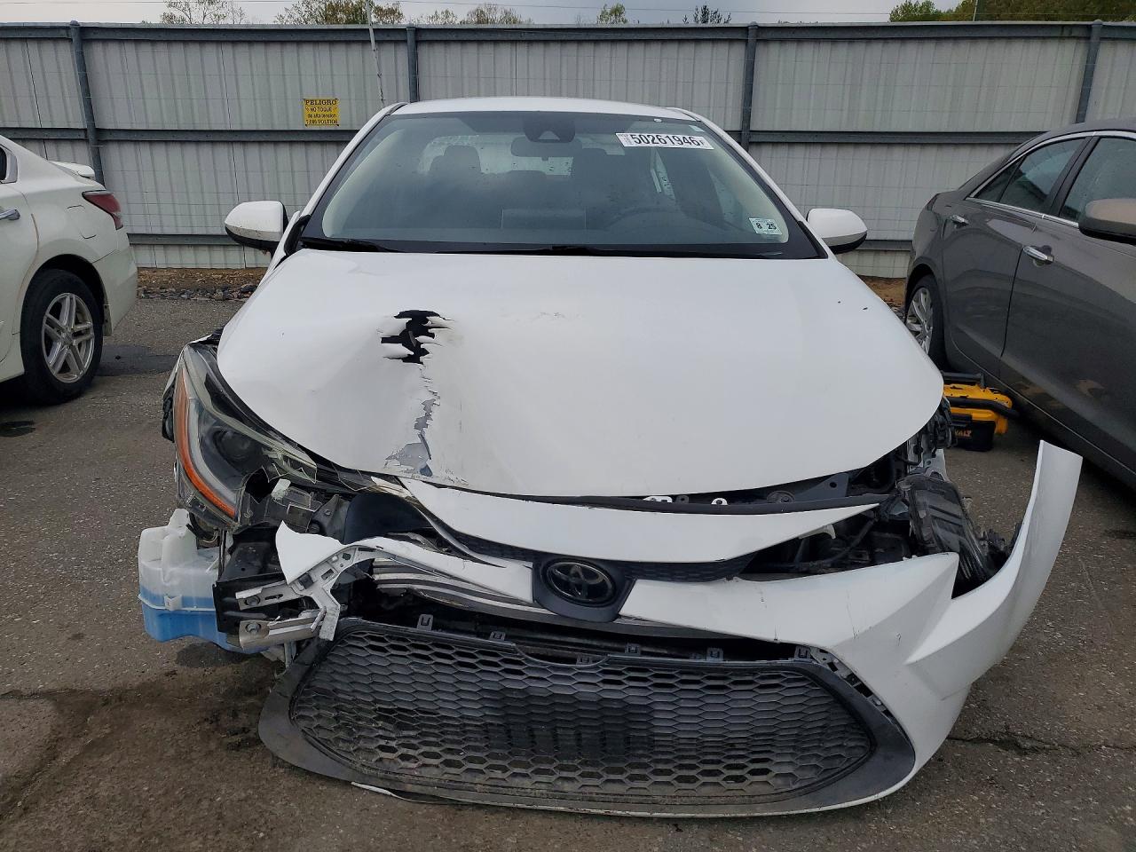 2020 Toyota Corolla Le White vin: 5YFEPRAE2LP120750