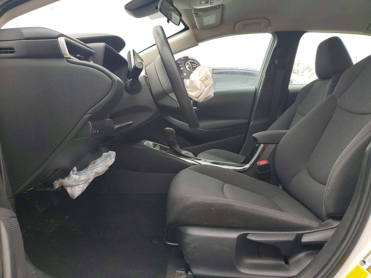 2020 Toyota Corolla Le White vin: 5YFEPRAE2LP120750