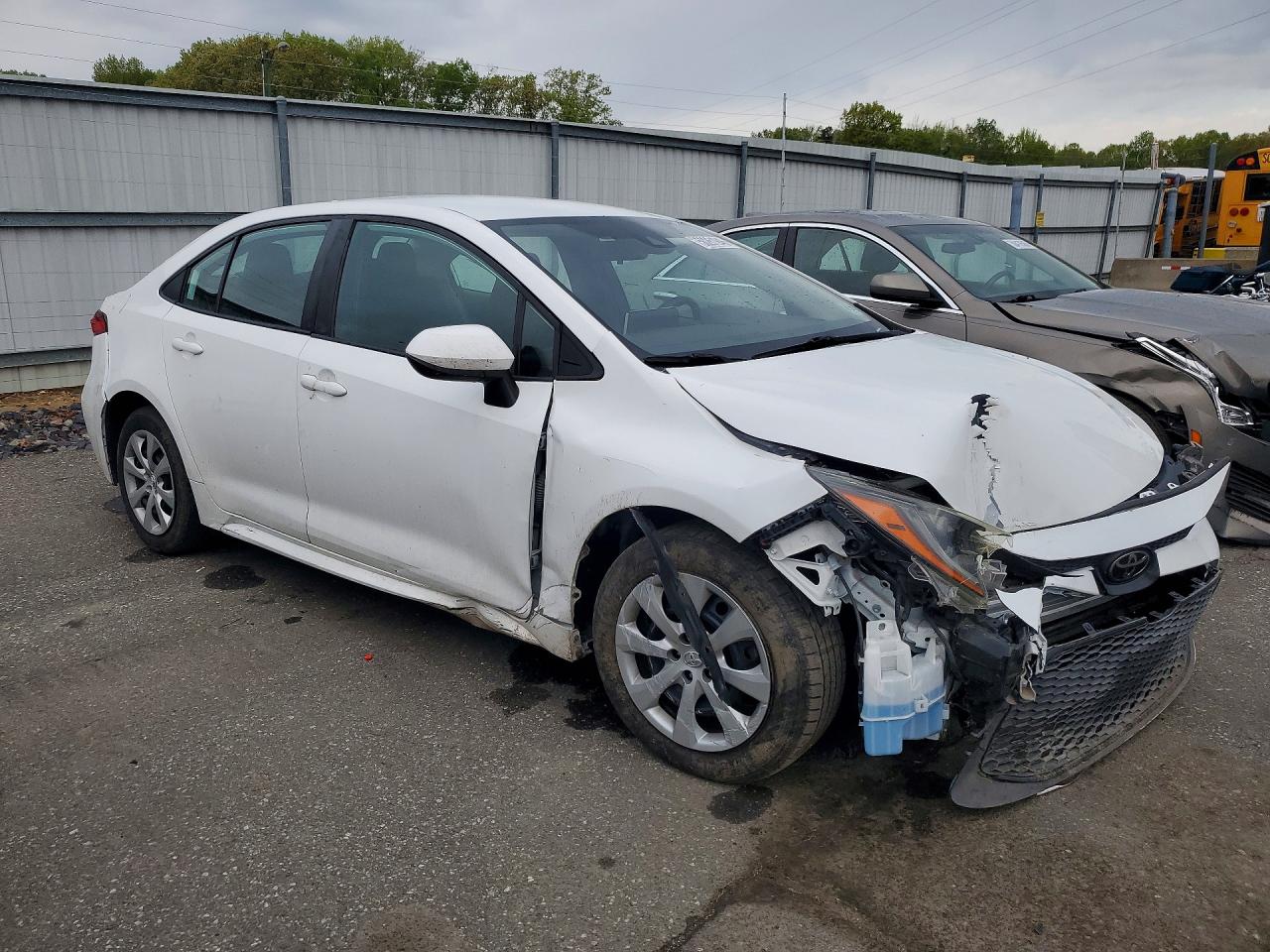 2020 Toyota Corolla Le White vin: 5YFEPRAE2LP120750