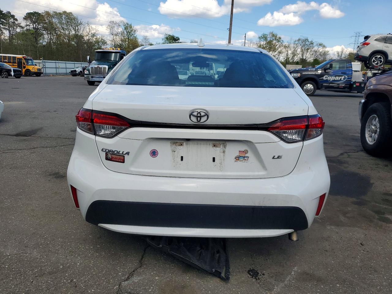 2020 Toyota Corolla Le White vin: 5YFEPRAE2LP120750