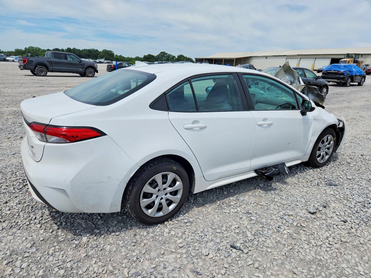 2020 Toyota Corolla Le White vin: 5YFEPRAE4LP051558