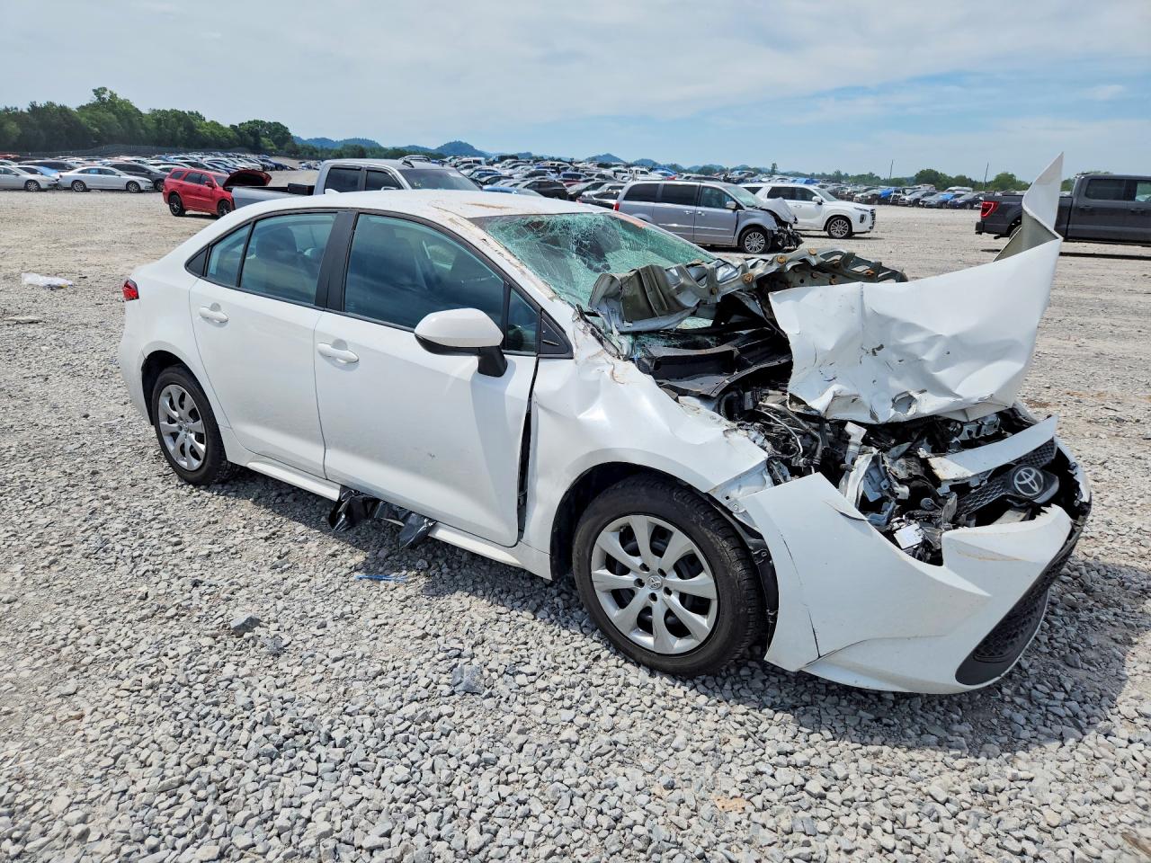 2020 Toyota Corolla Le White vin: 5YFEPRAE4LP051558