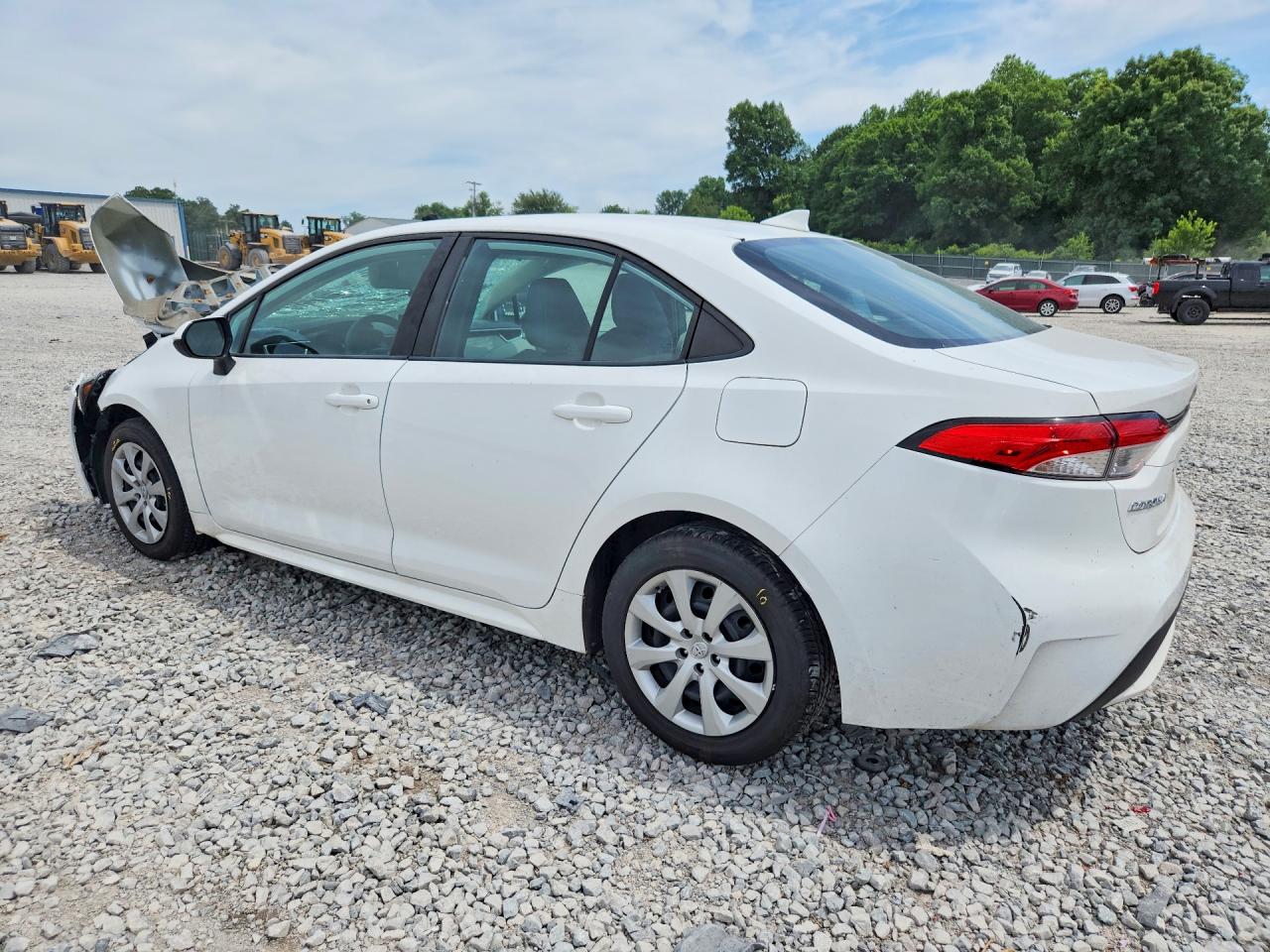 2020 Toyota Corolla Le White vin: 5YFEPRAE4LP051558