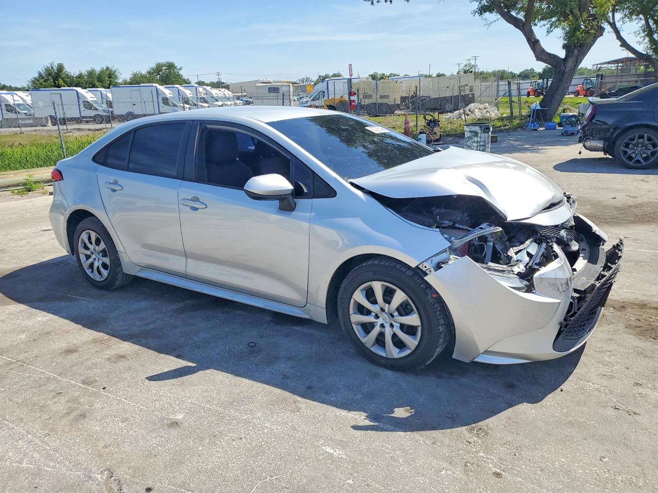 2020 Toyota Corolla Le Silver vin: 5YFEPRAE4LP075214