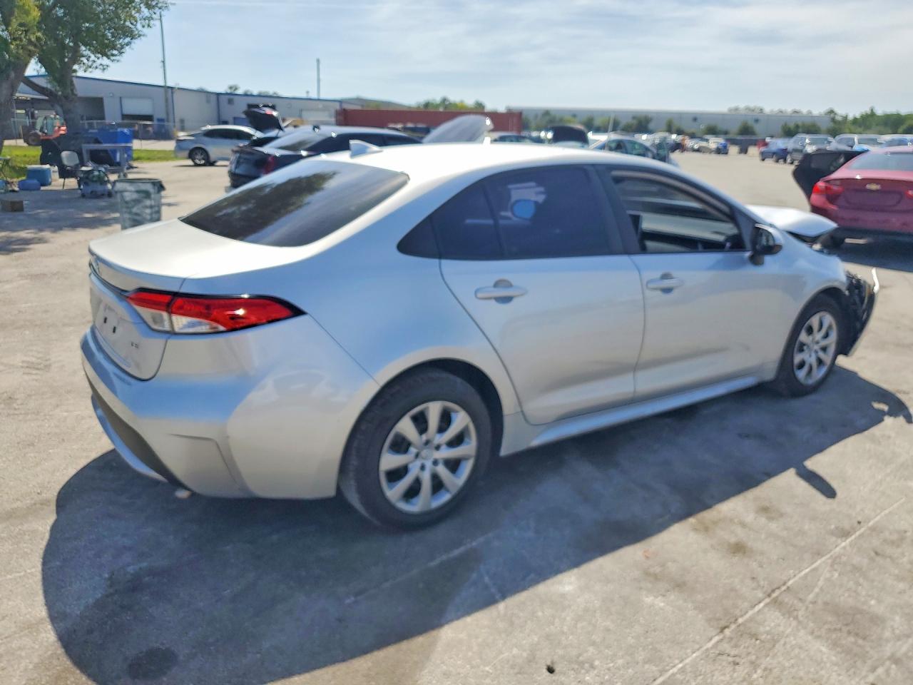 2020 Toyota Corolla Le Silver vin: 5YFEPRAE4LP075214