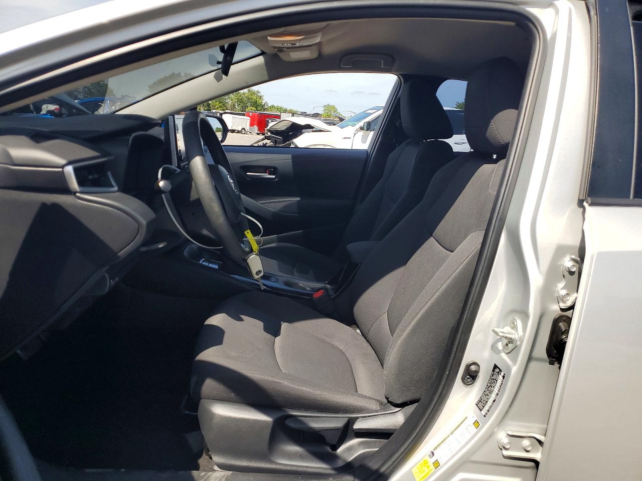 2020 Toyota Corolla Le Silver vin: 5YFEPRAE4LP075214