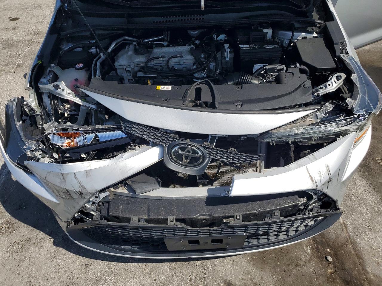 2020 Toyota Corolla Le Silver vin: 5YFEPRAE4LP075214