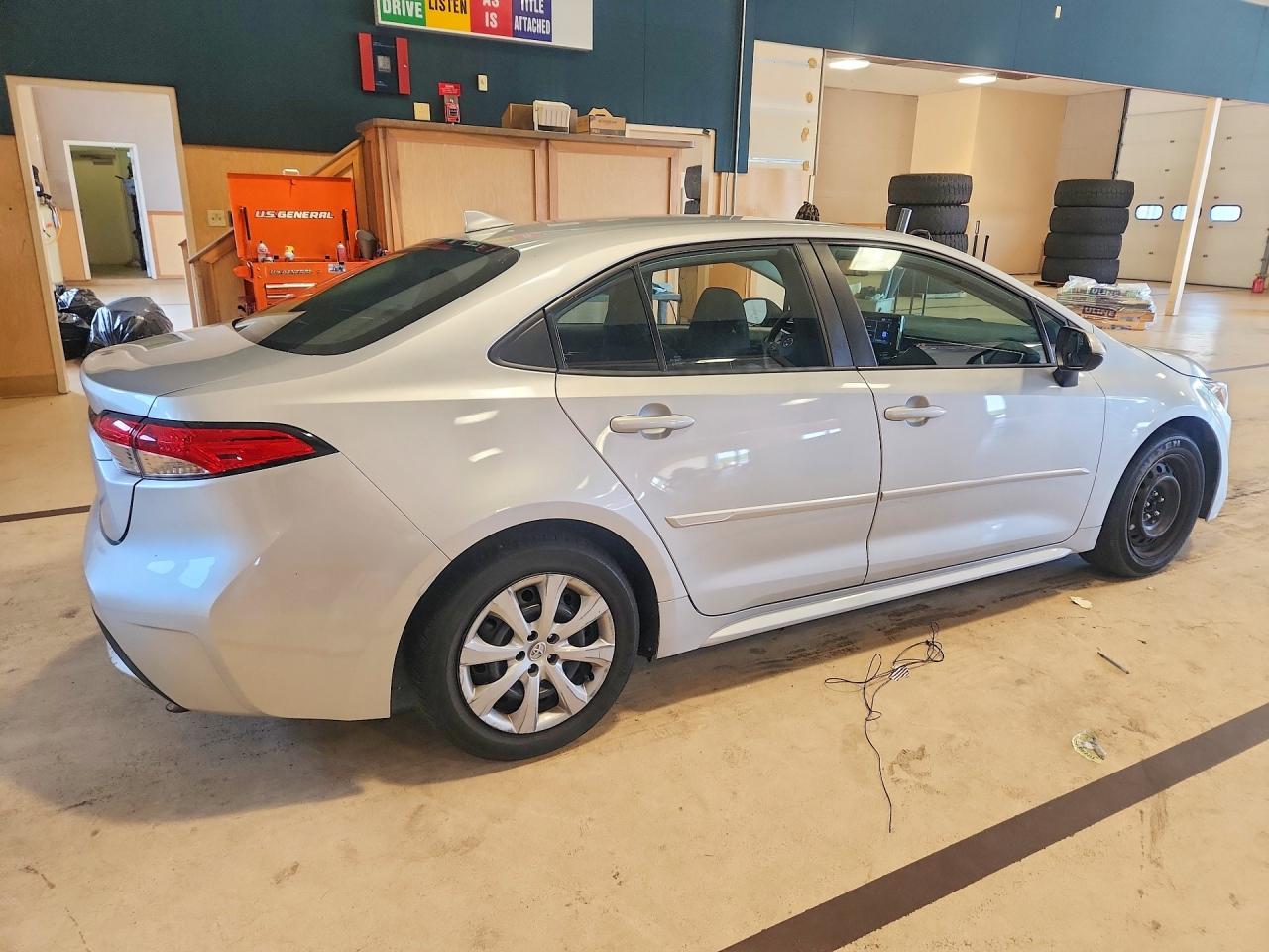 2020 Toyota Corolla Le Silver vin: 5YFEPRAE4LP123522
