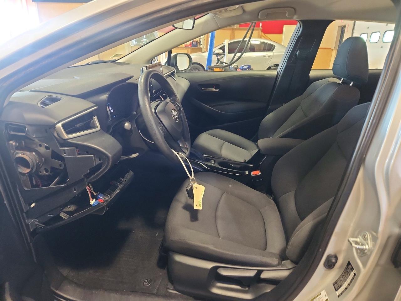 2020 Toyota Corolla Le Silver vin: 5YFEPRAE4LP123522