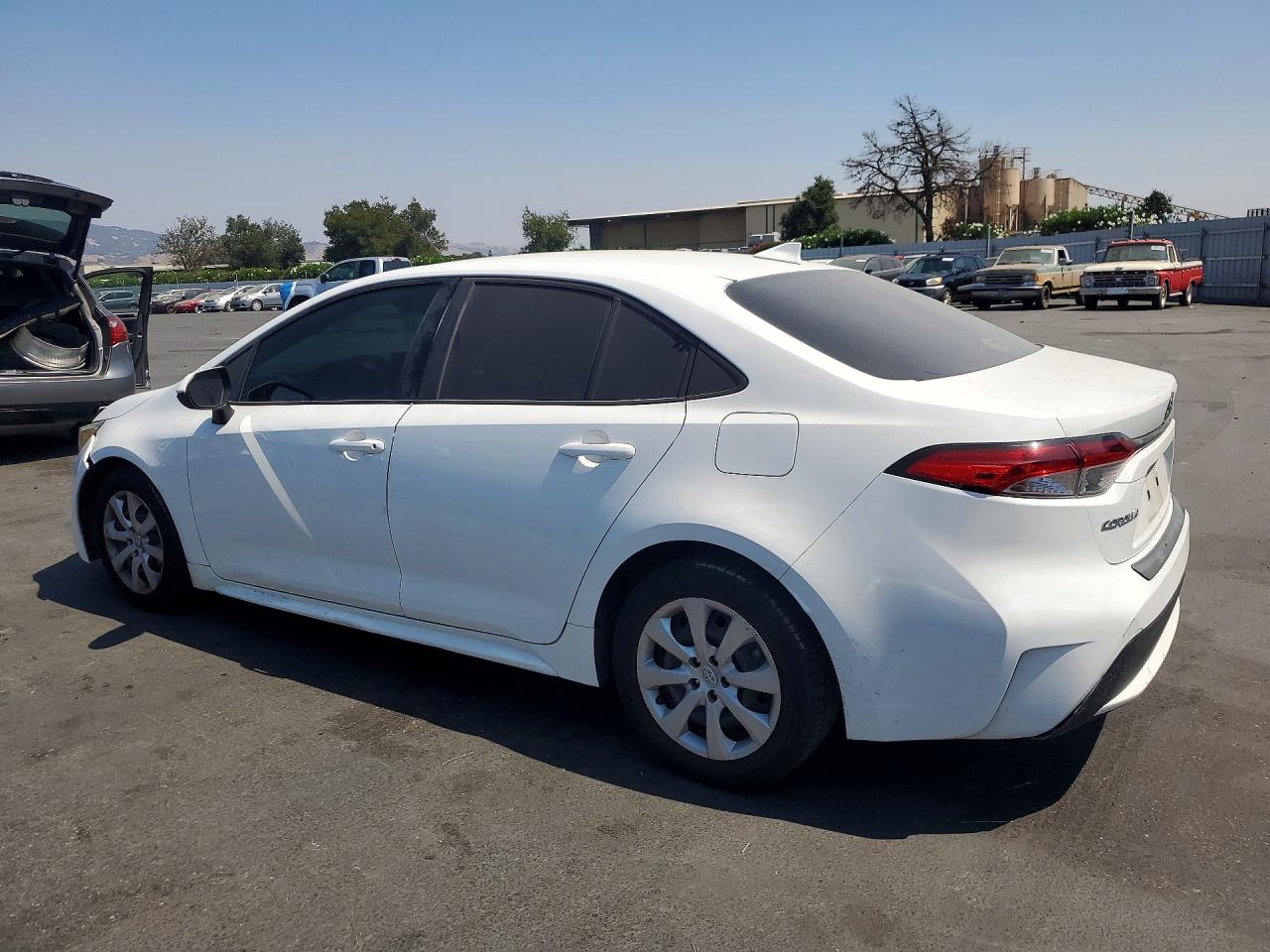 2020 Toyota Corolla Le White vin: 5YFEPRAE4LP123908