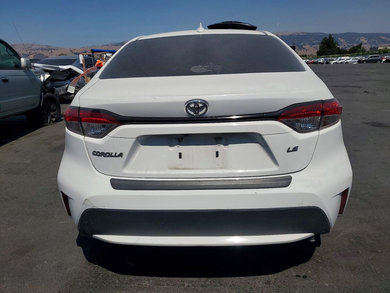2020 Toyota Corolla Le White vin: 5YFEPRAE4LP123908