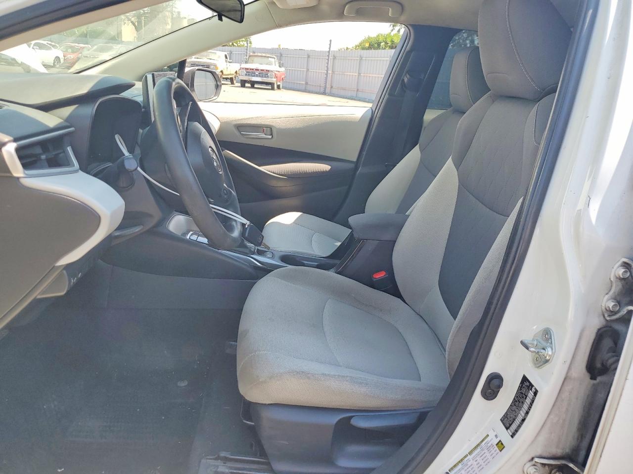 2020 Toyota Corolla Le White vin: 5YFEPRAE4LP123908