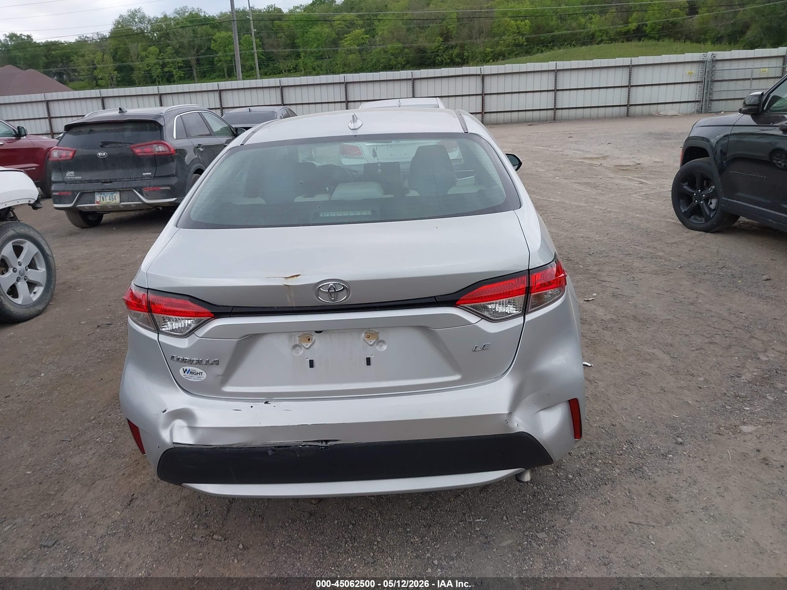 2020 Toyota Corolla Le Серебряный vin: 5YFEPRAE5LP030301