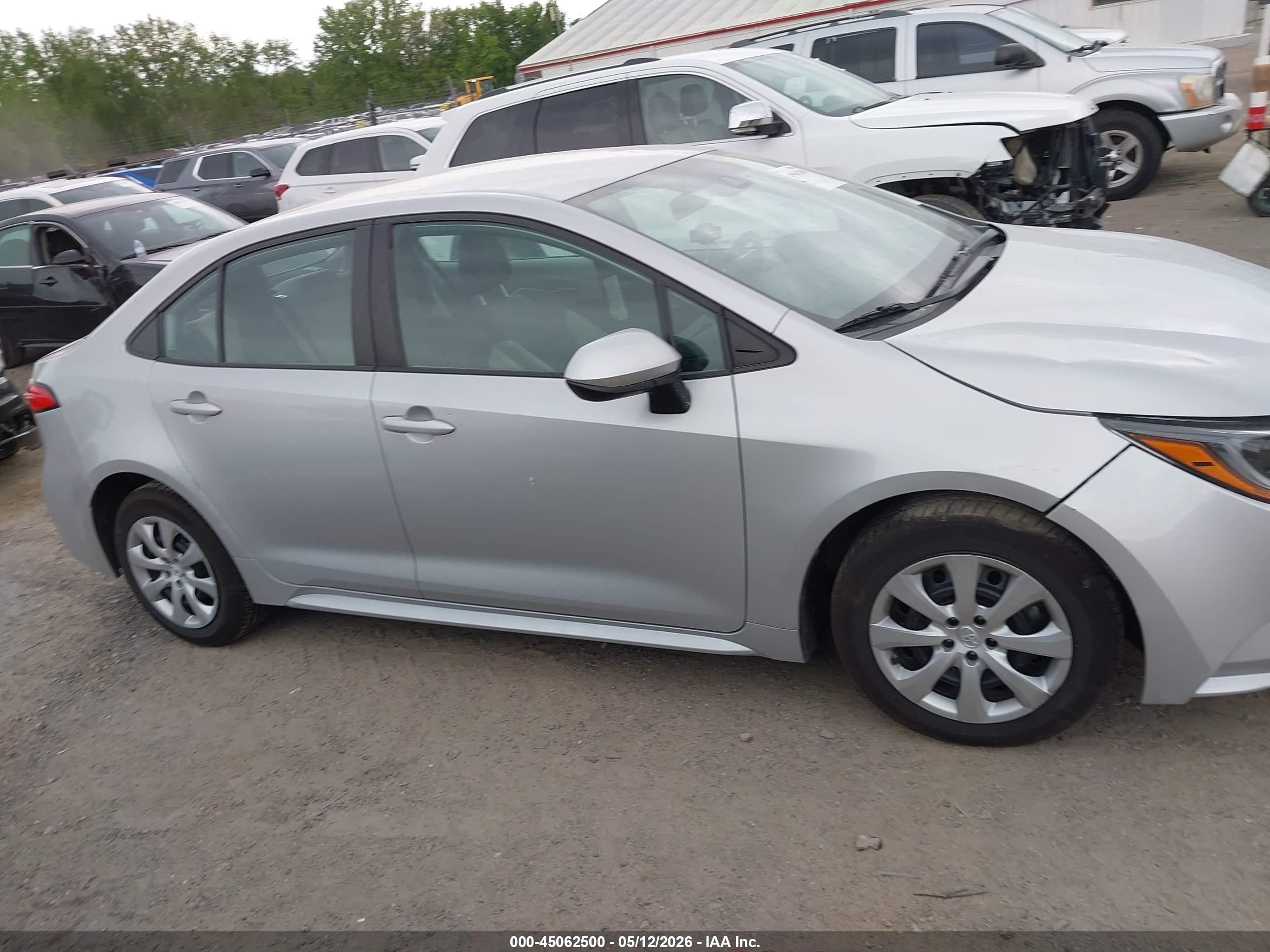 2020 Toyota Corolla Le Серебряный vin: 5YFEPRAE5LP030301