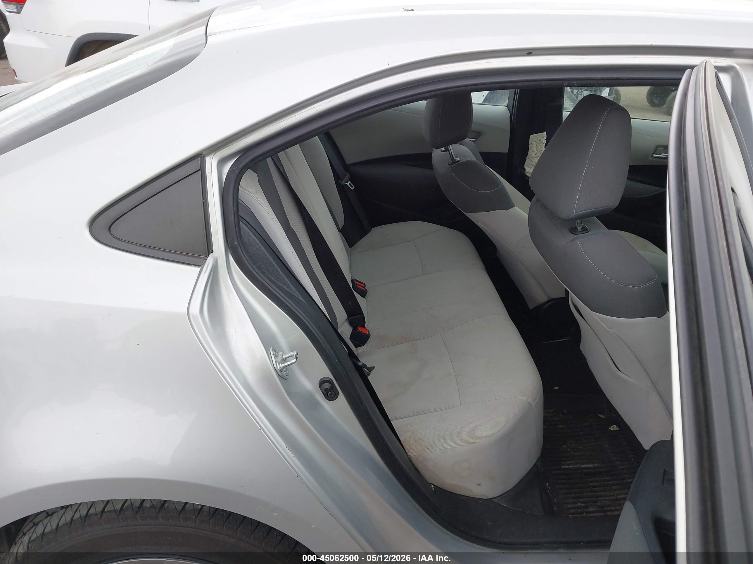 2020 Toyota Corolla Le Серебряный vin: 5YFEPRAE5LP030301
