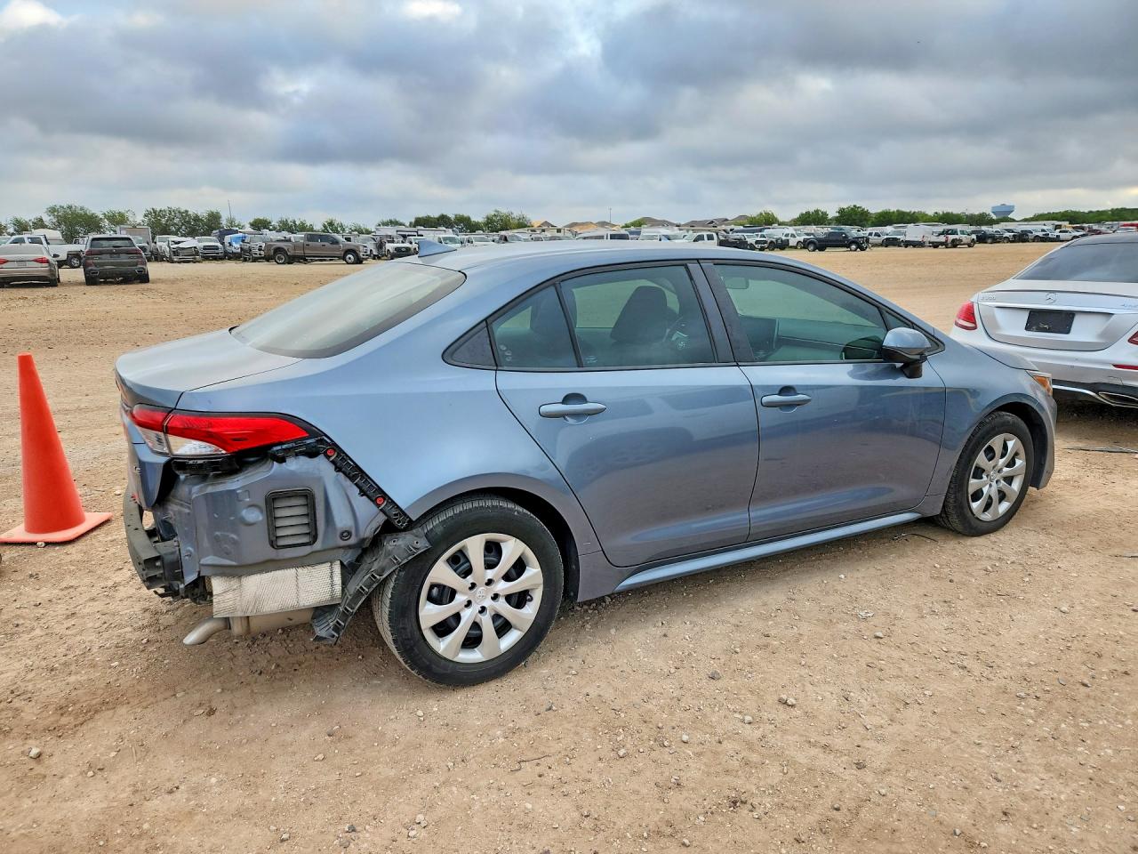 2020 Toyota Corolla Le Gray vin: 5YFEPRAE5LP061600