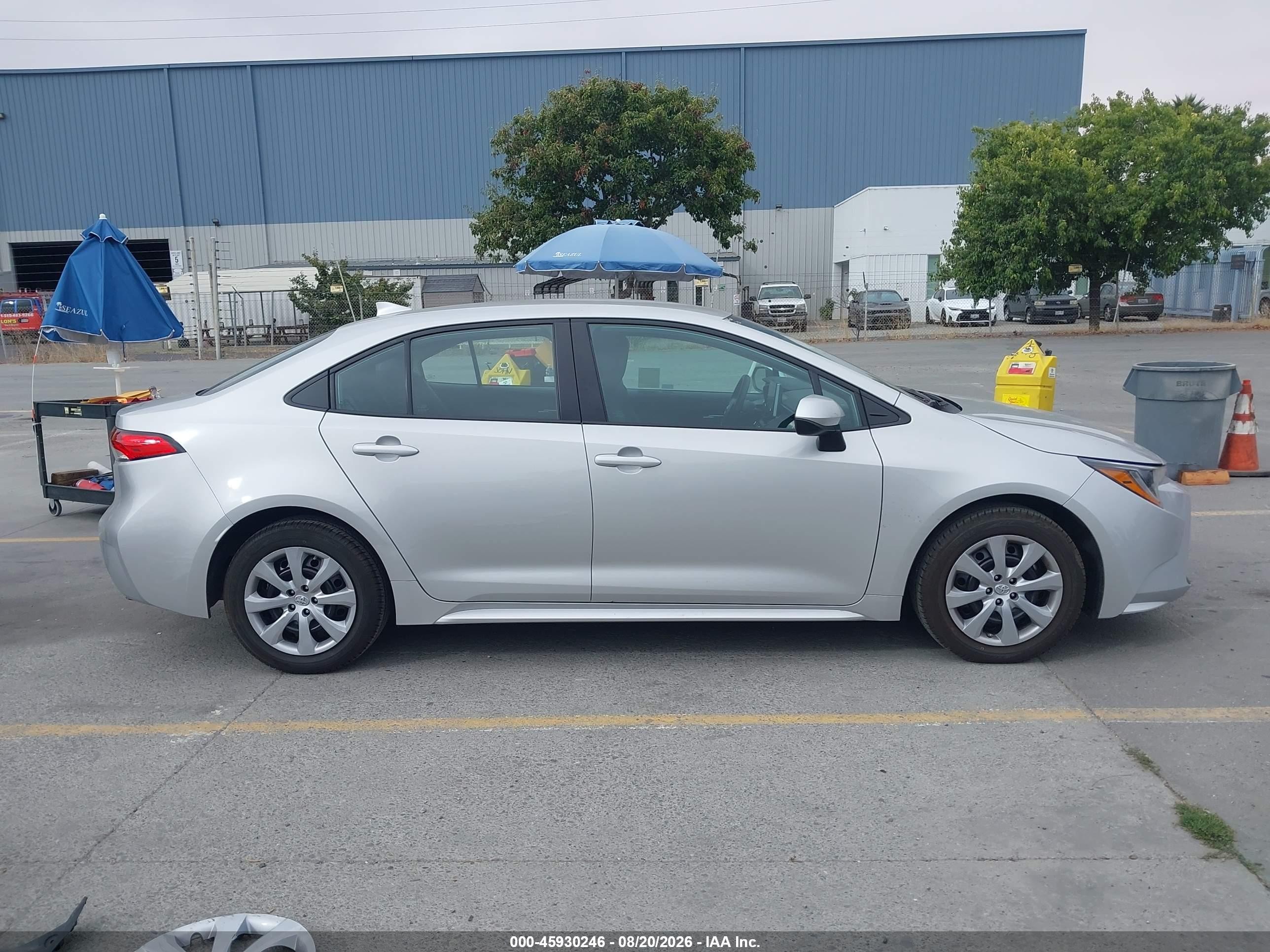 2020 Toyota Corolla Le Gray vin: 5YFEPRAE5LP084293