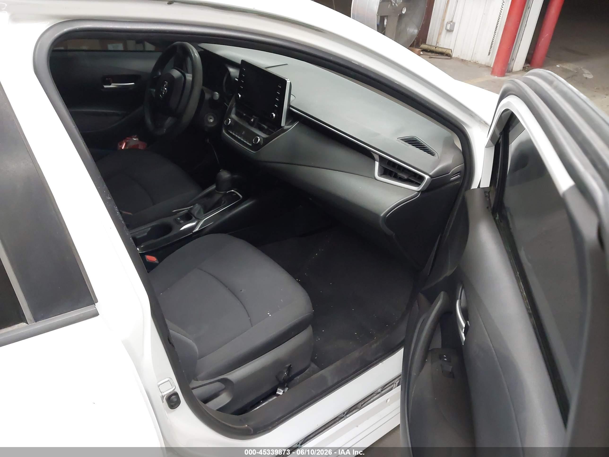 2020 Toyota Corolla Le White vin: 5YFEPRAE6LP024099