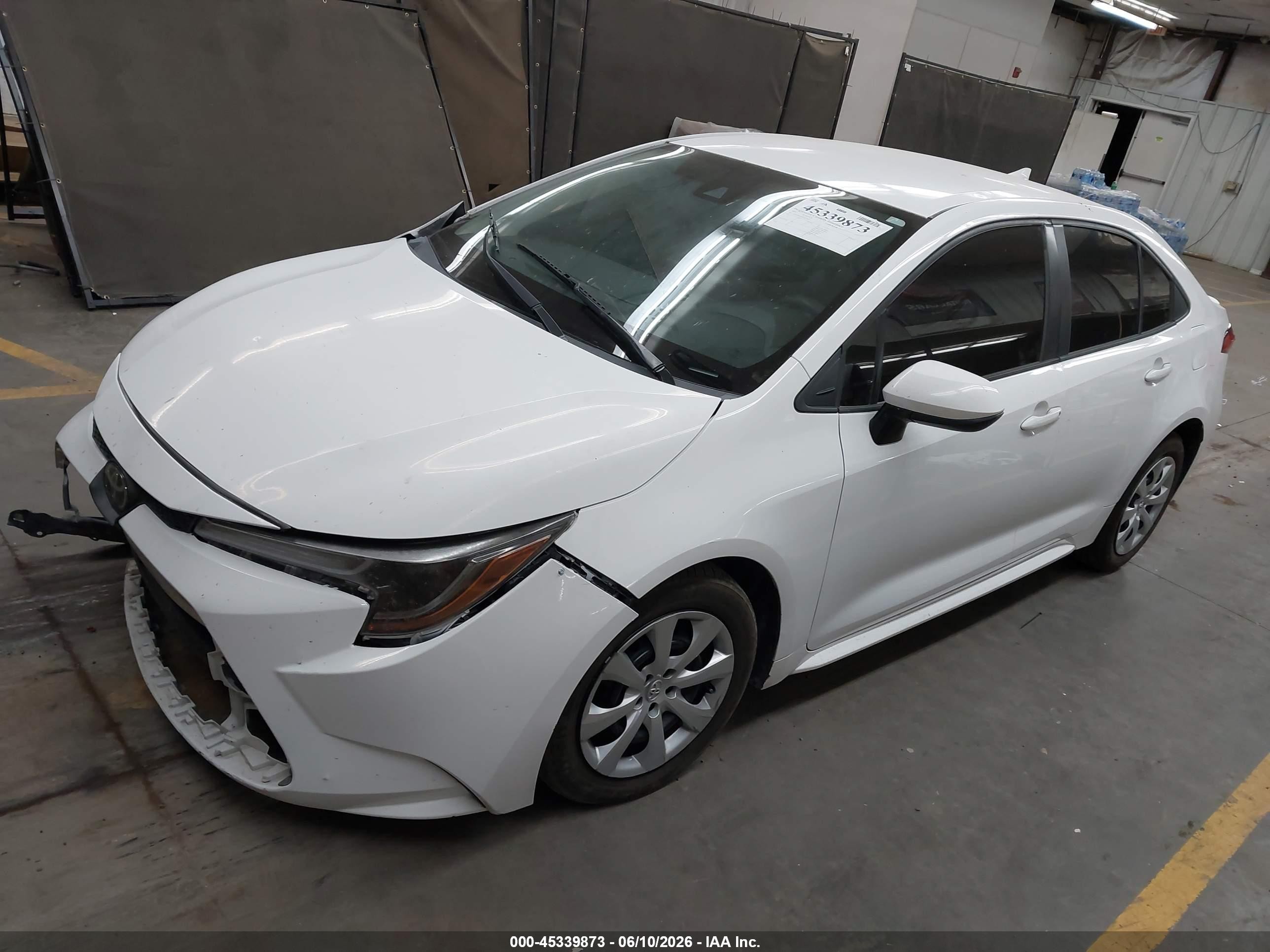 2020 Toyota Corolla Le White vin: 5YFEPRAE6LP024099