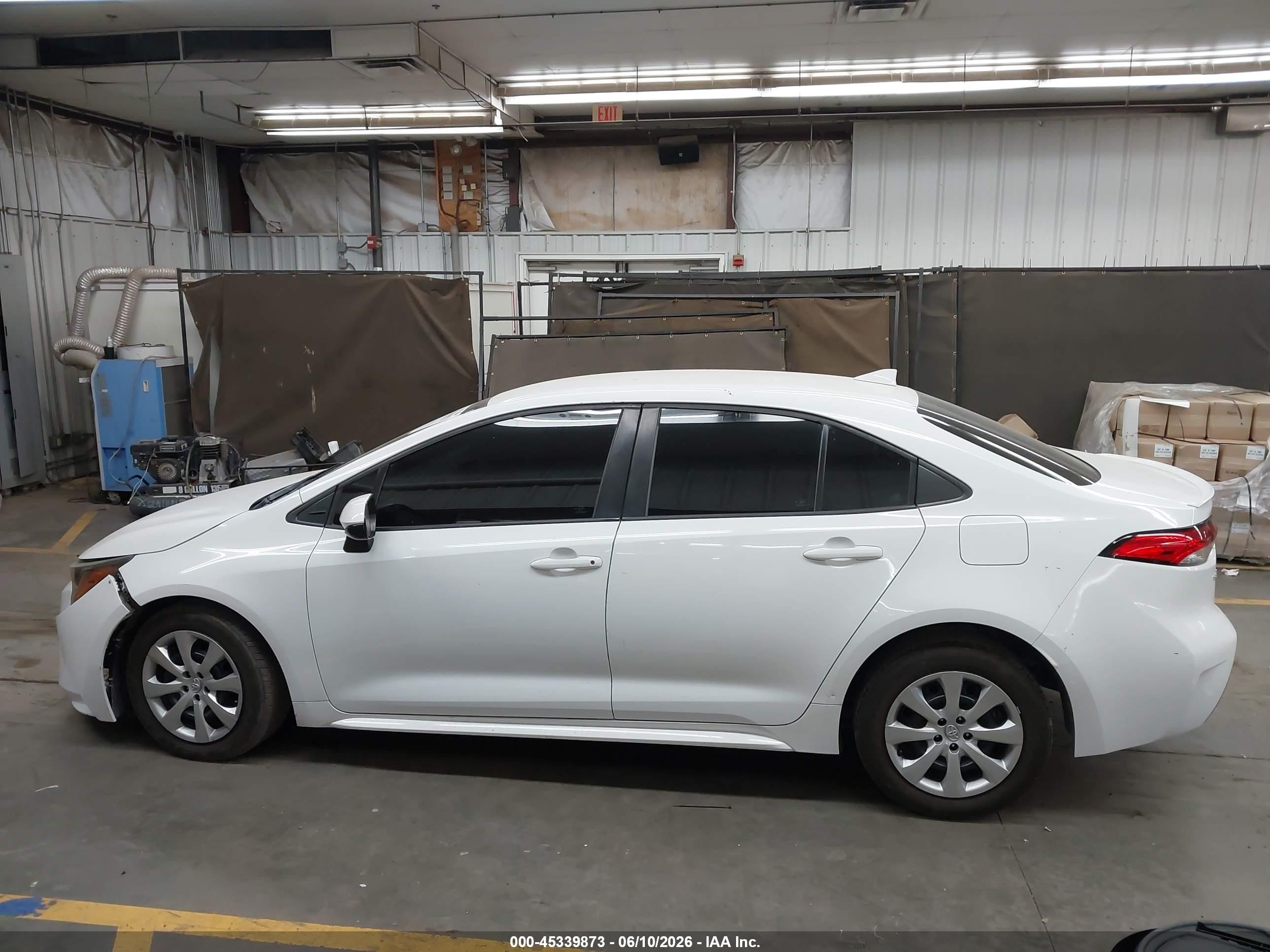 2020 Toyota Corolla Le White vin: 5YFEPRAE6LP024099