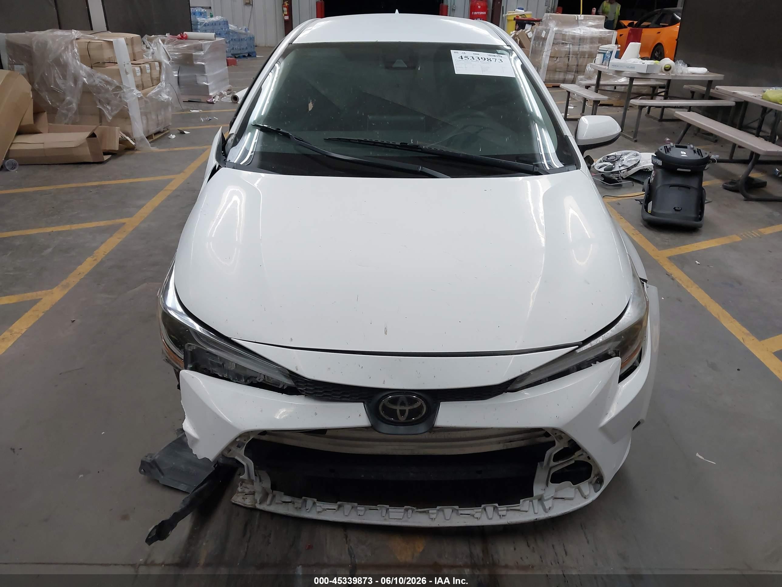 2020 Toyota Corolla Le White vin: 5YFEPRAE6LP024099
