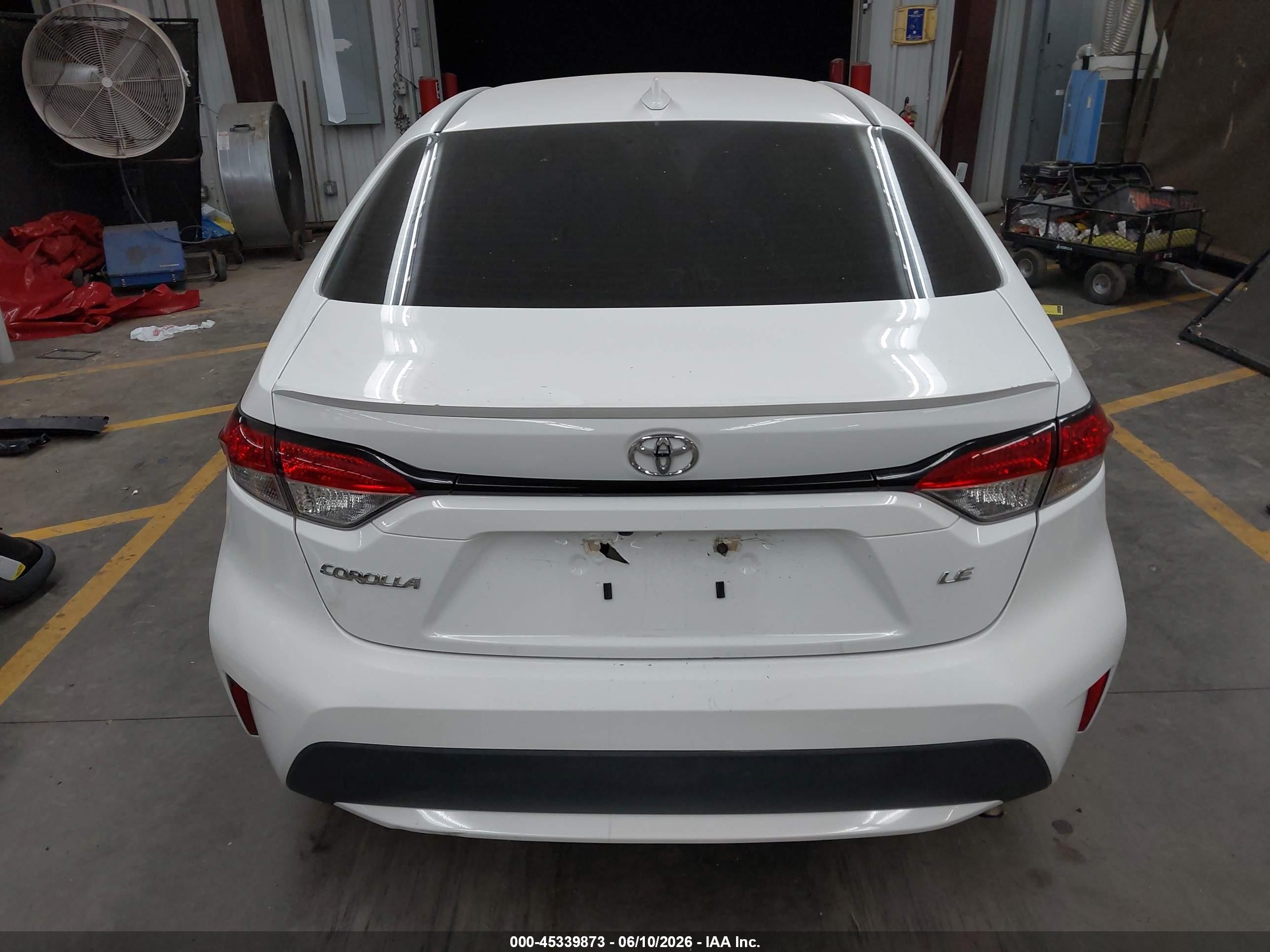 2020 Toyota Corolla Le White vin: 5YFEPRAE6LP024099
