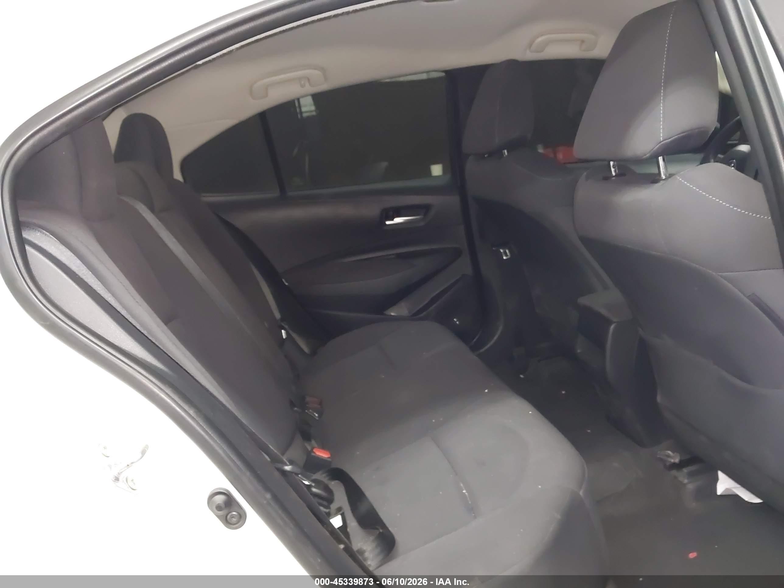 2020 Toyota Corolla Le White vin: 5YFEPRAE6LP024099