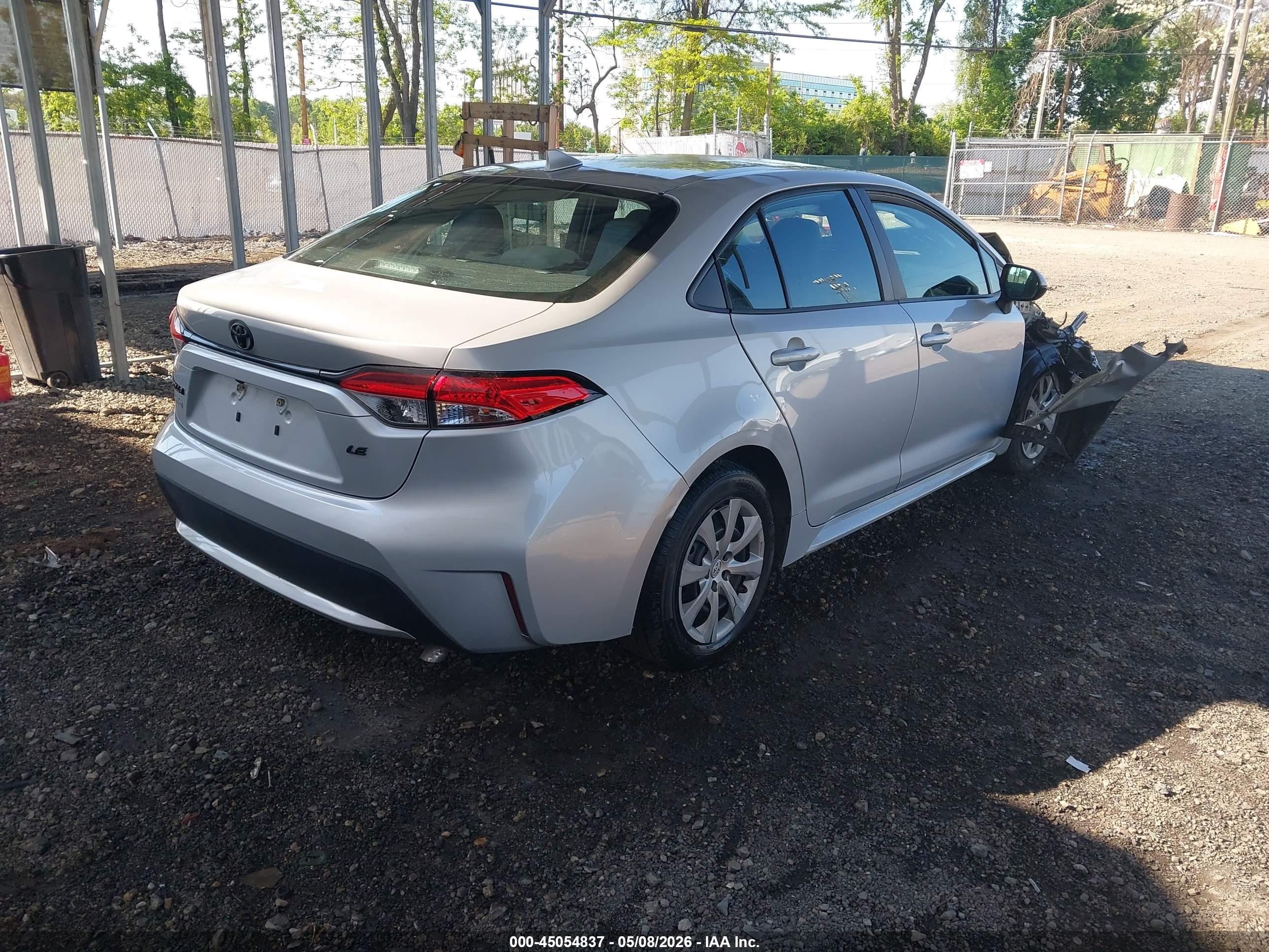 2020 Toyota Corolla Le Silver vin: 5YFEPRAE7LP125216
