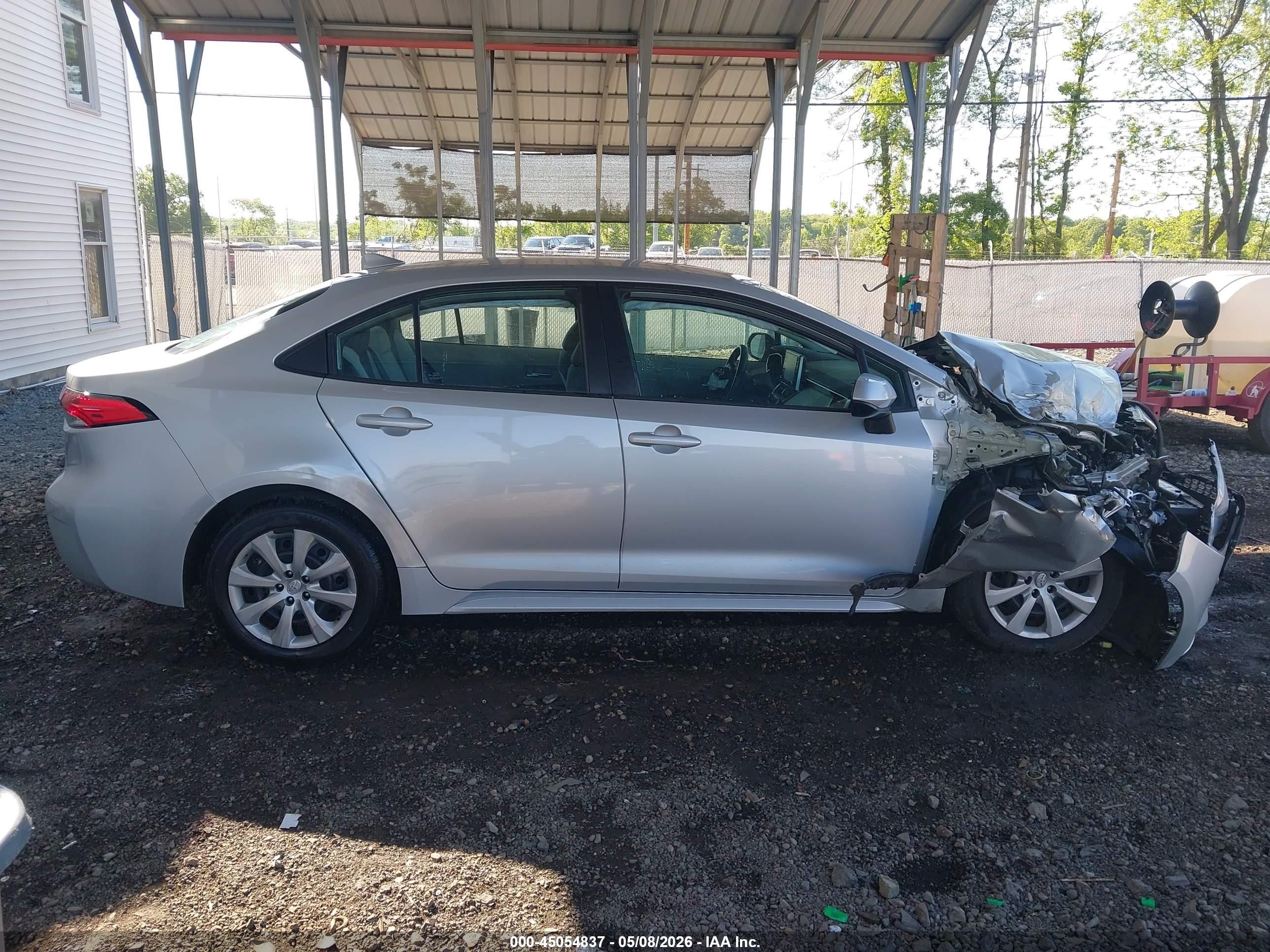 2020 Toyota Corolla Le Silver vin: 5YFEPRAE7LP125216