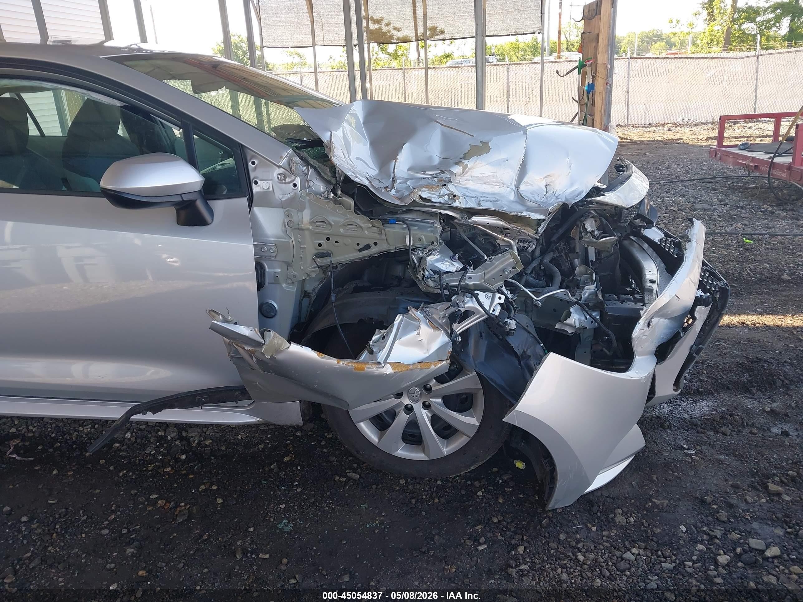 2020 Toyota Corolla Le Silver vin: 5YFEPRAE7LP125216
