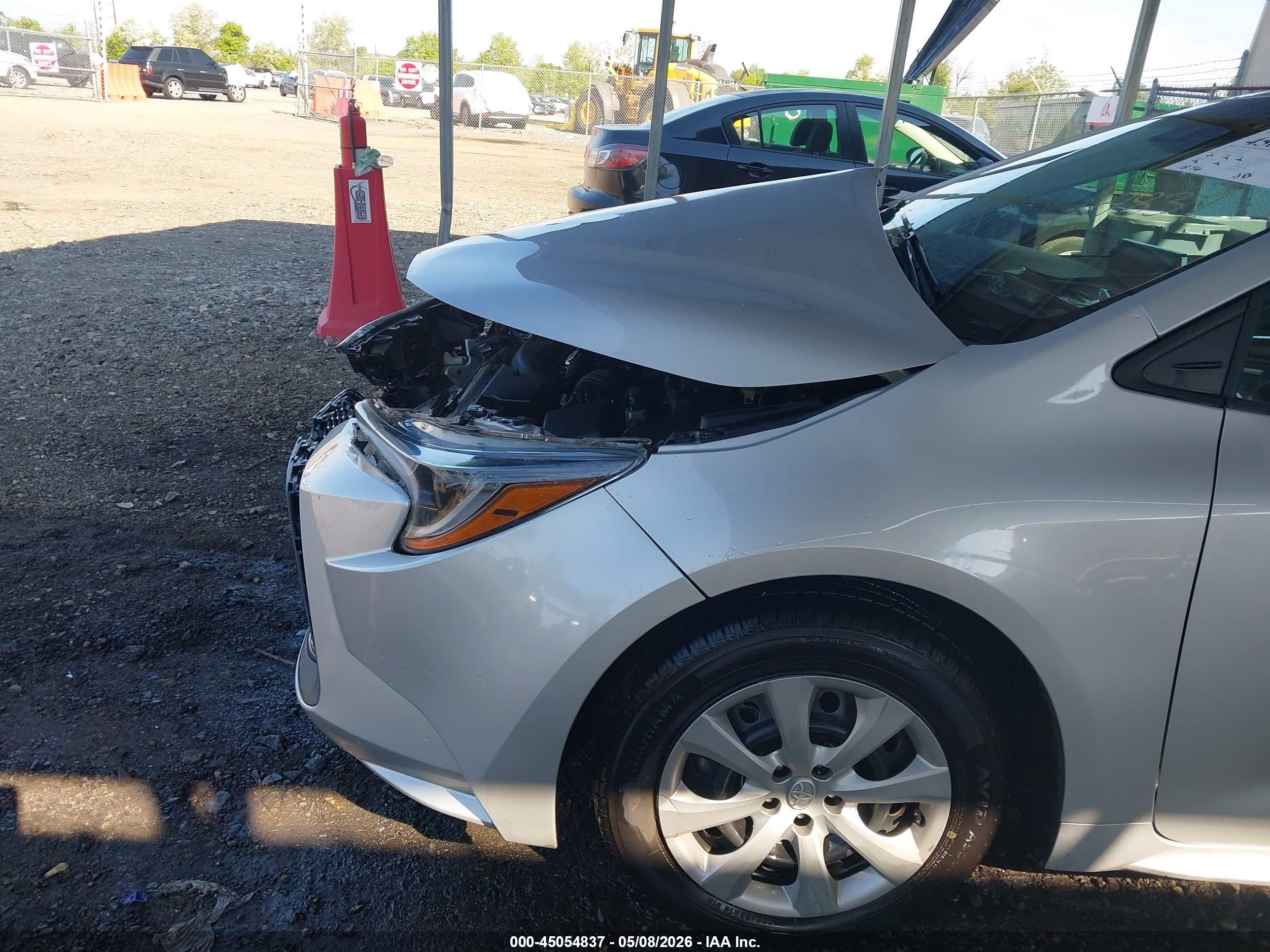 2020 Toyota Corolla Le Silver vin: 5YFEPRAE7LP125216