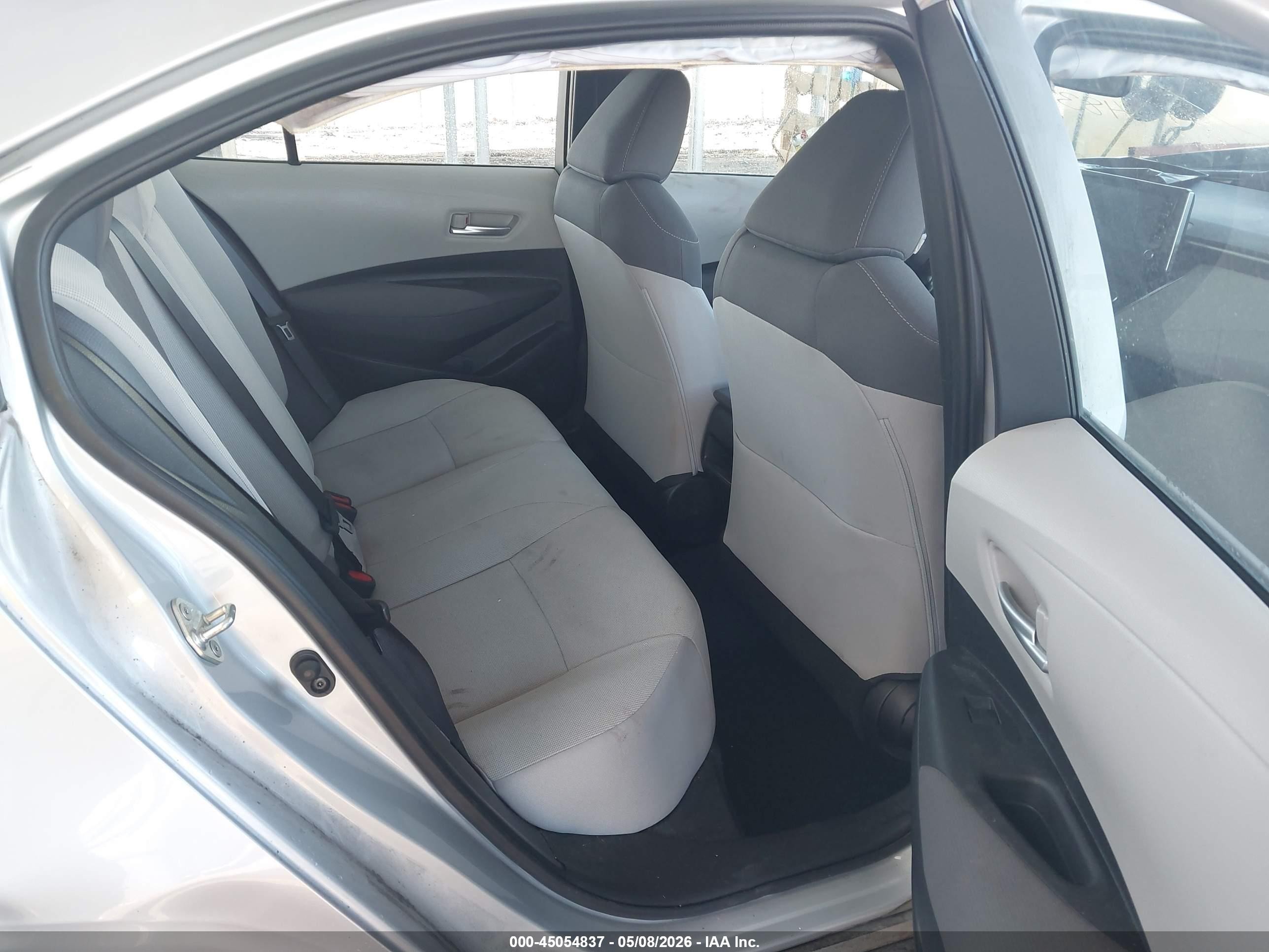 2020 Toyota Corolla Le Silver vin: 5YFEPRAE7LP125216