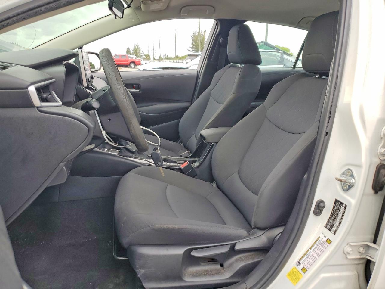 2020 Toyota Corolla Le White vin: 5YFEPRAE8LP091836