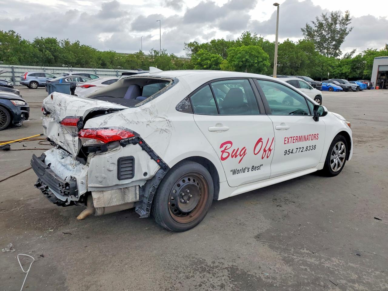 2020 Toyota Corolla Le White vin: 5YFEPRAE8LP091836