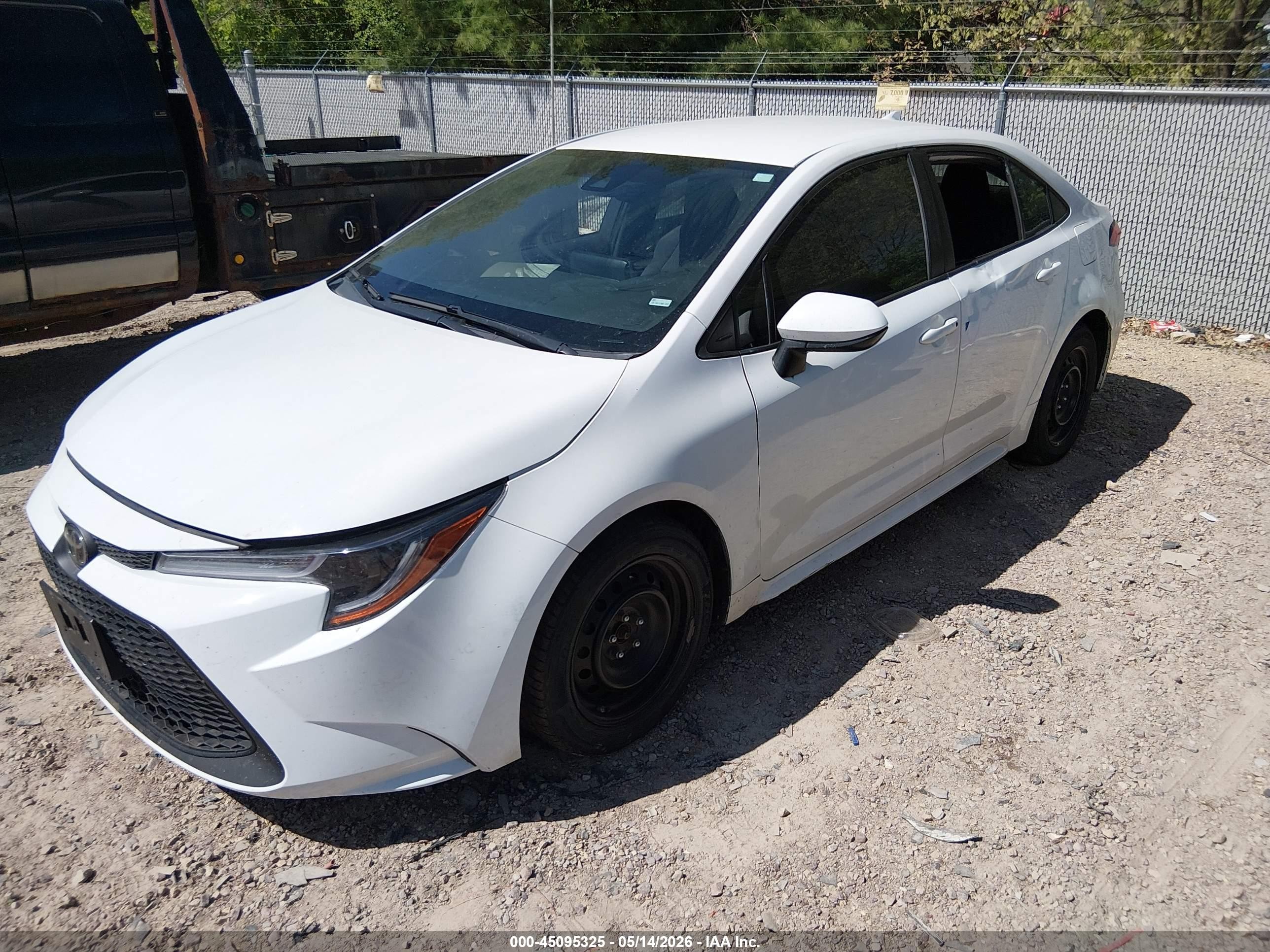 2020 Toyota Corolla Le White vin: 5YFEPRAEXLP070390