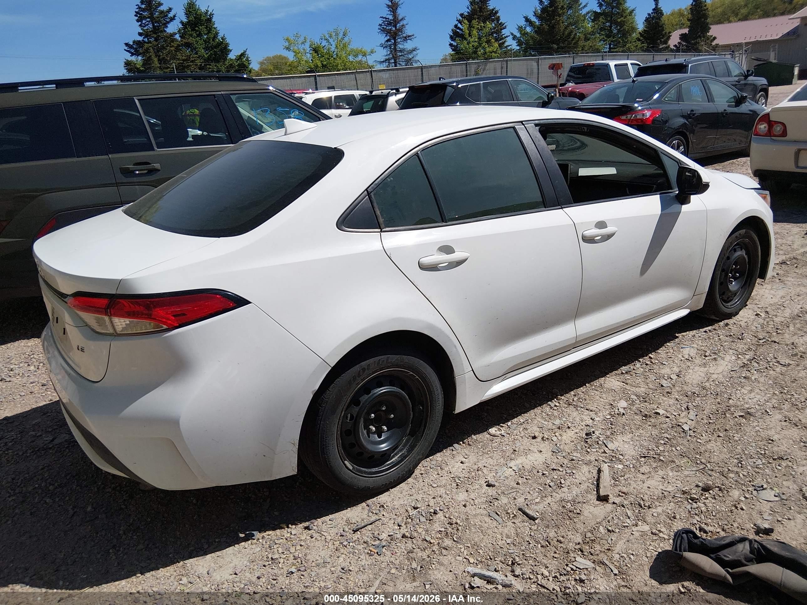 2020 Toyota Corolla Le White vin: 5YFEPRAEXLP070390