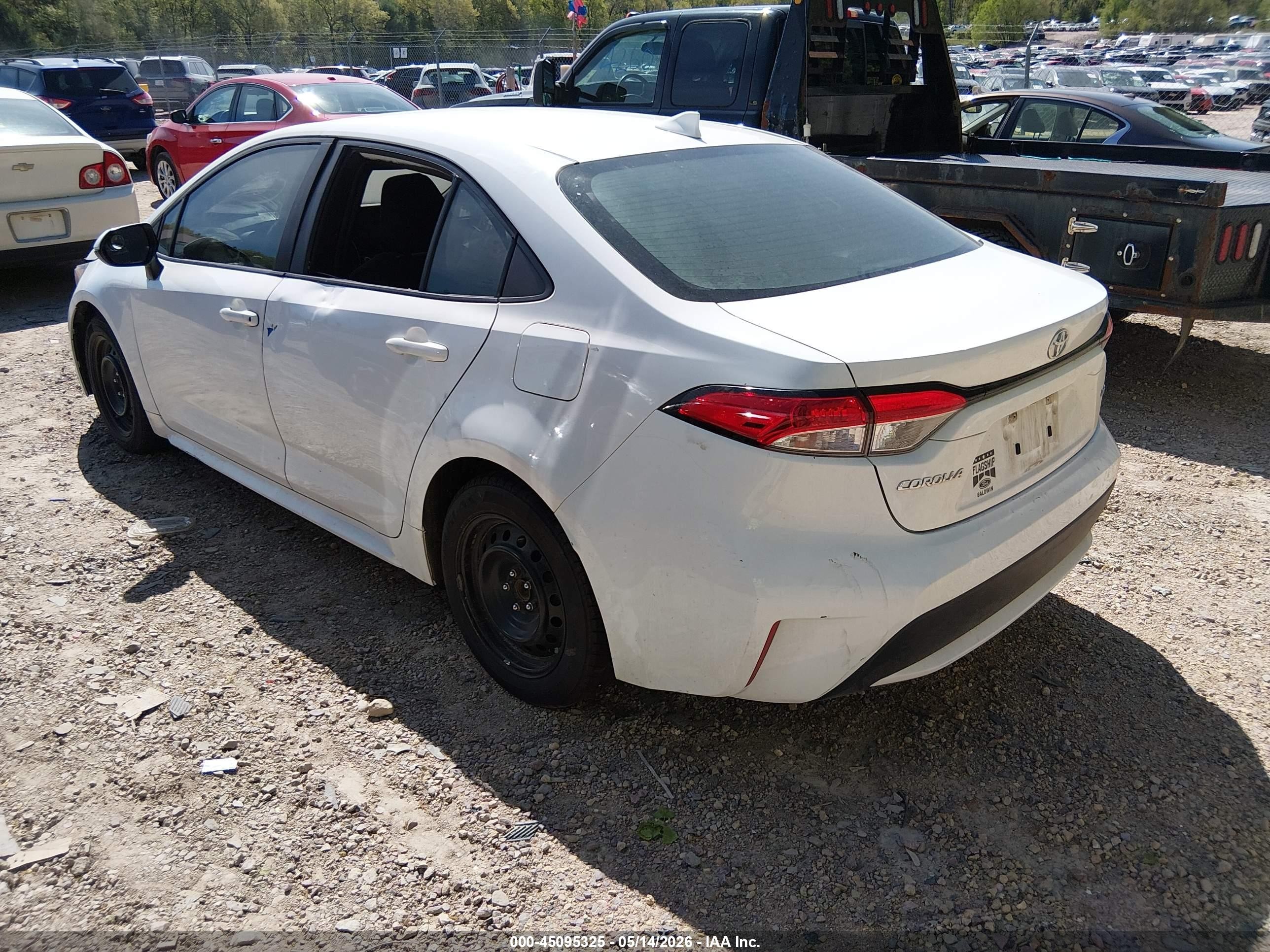 2020 Toyota Corolla Le White vin: 5YFEPRAEXLP070390