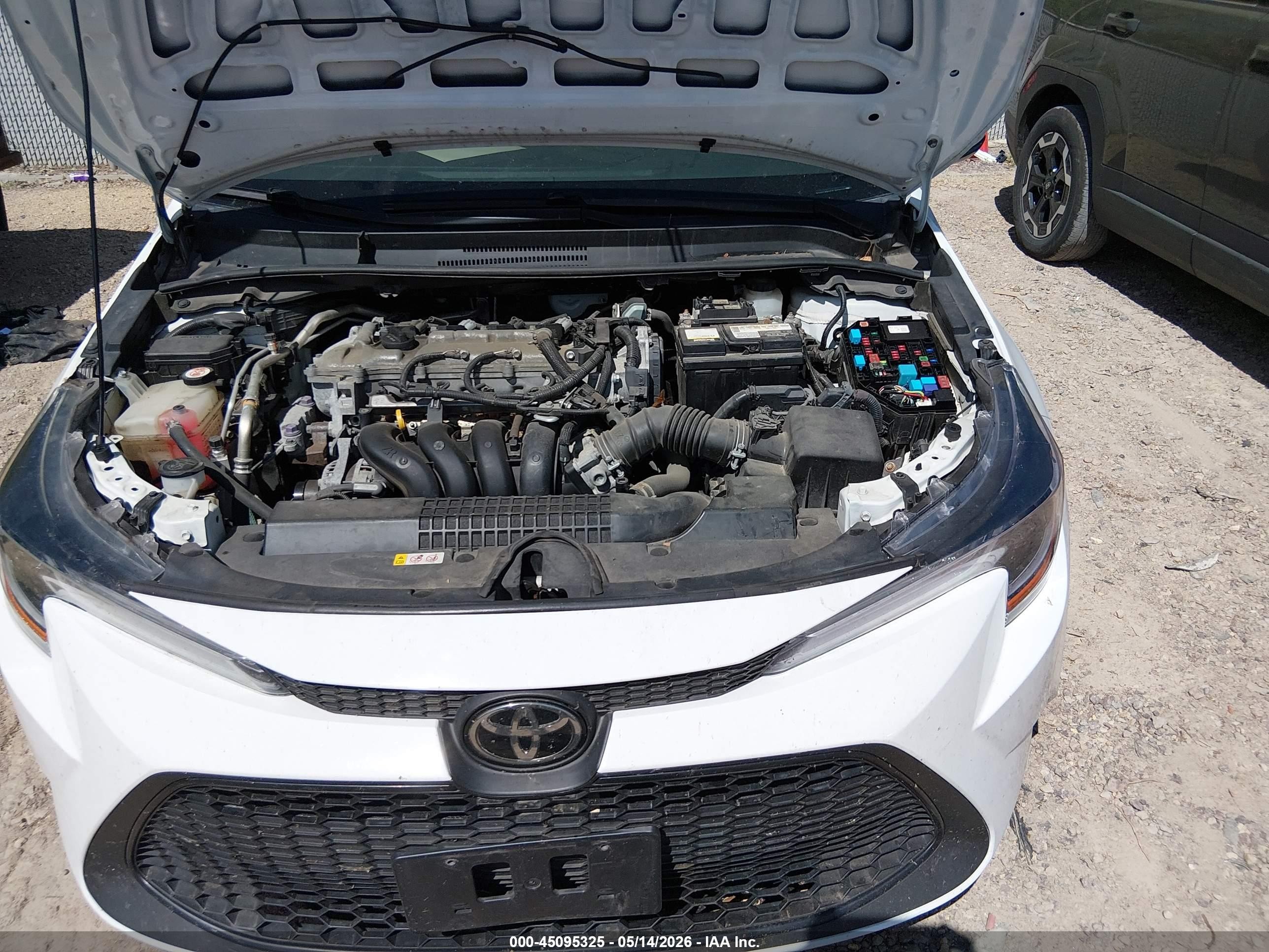 2020 Toyota Corolla Le White vin: 5YFEPRAEXLP070390