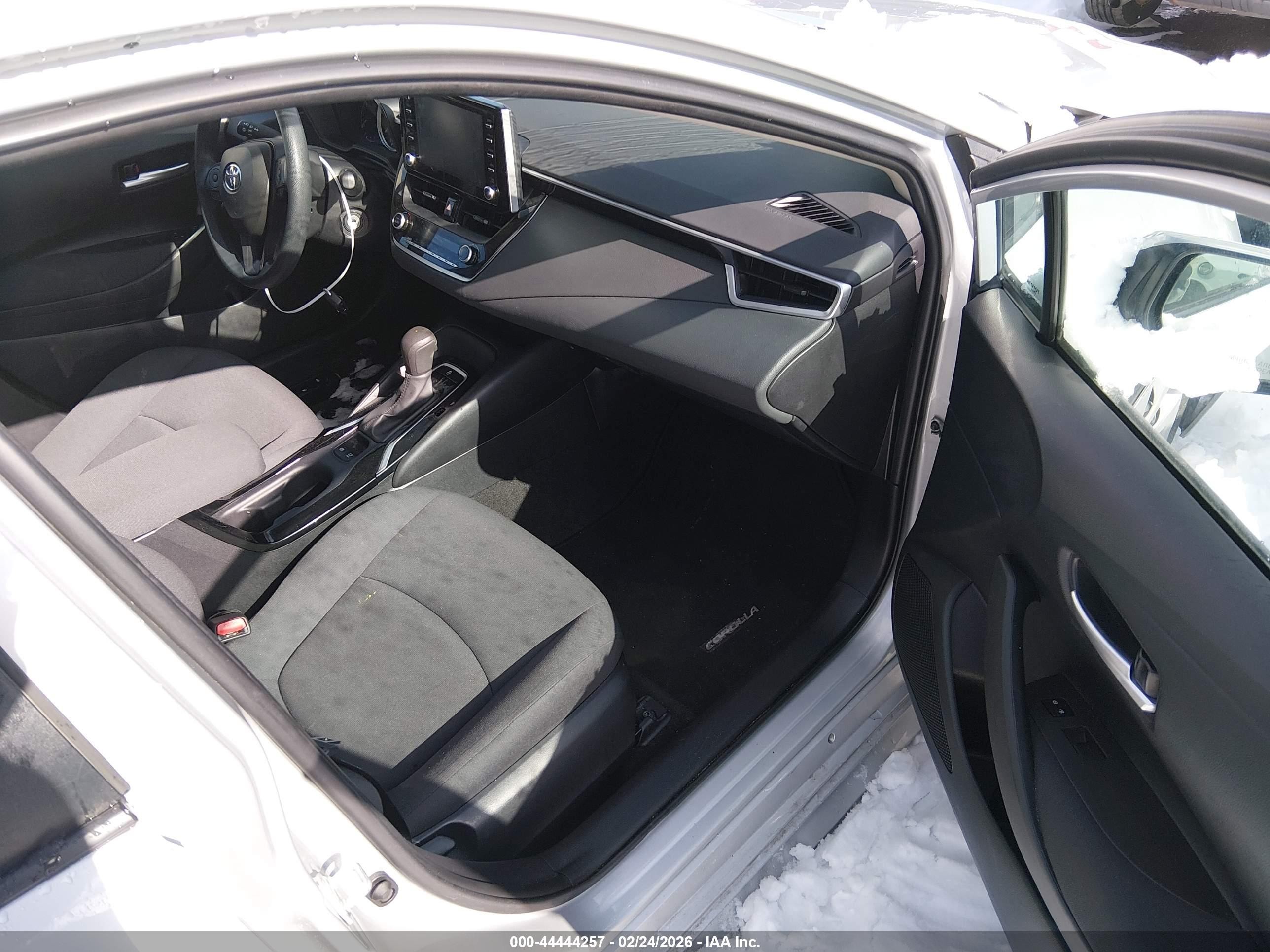 2020 Toyota Corolla Le Silver vin: 5YFEPRAEXLP078652