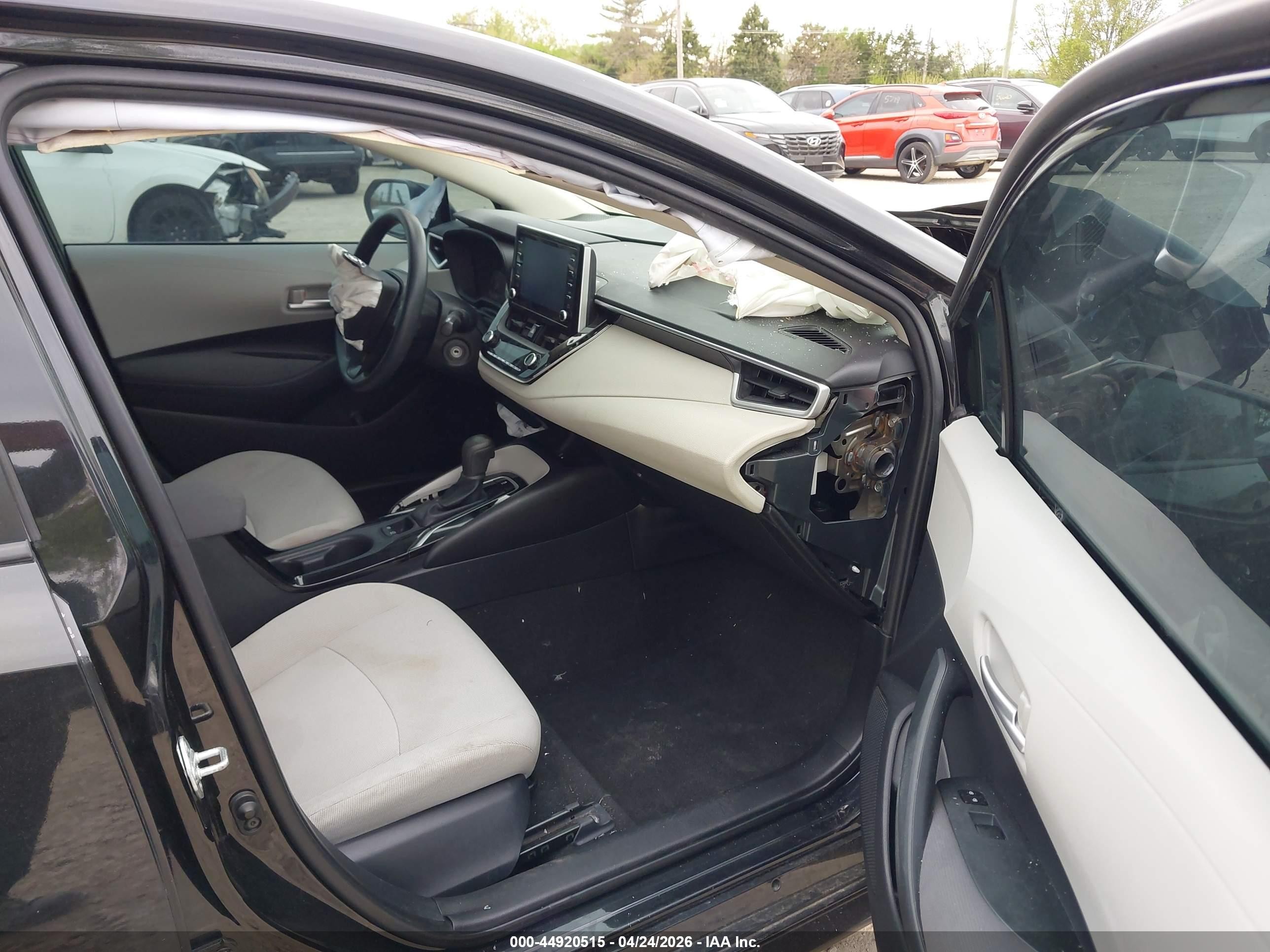 2020 Toyota Corolla Le Black vin: 5YFEPRAEXLP106997