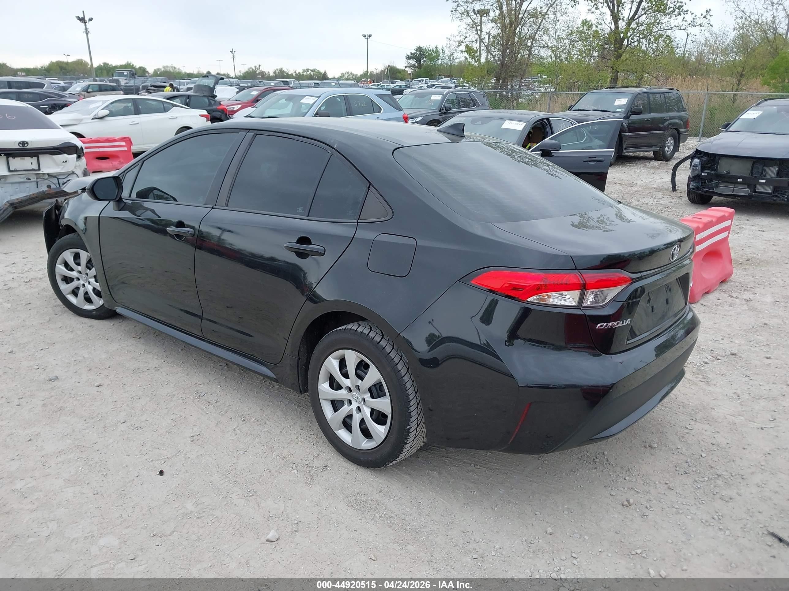 2020 Toyota Corolla Le Black vin: 5YFEPRAEXLP106997