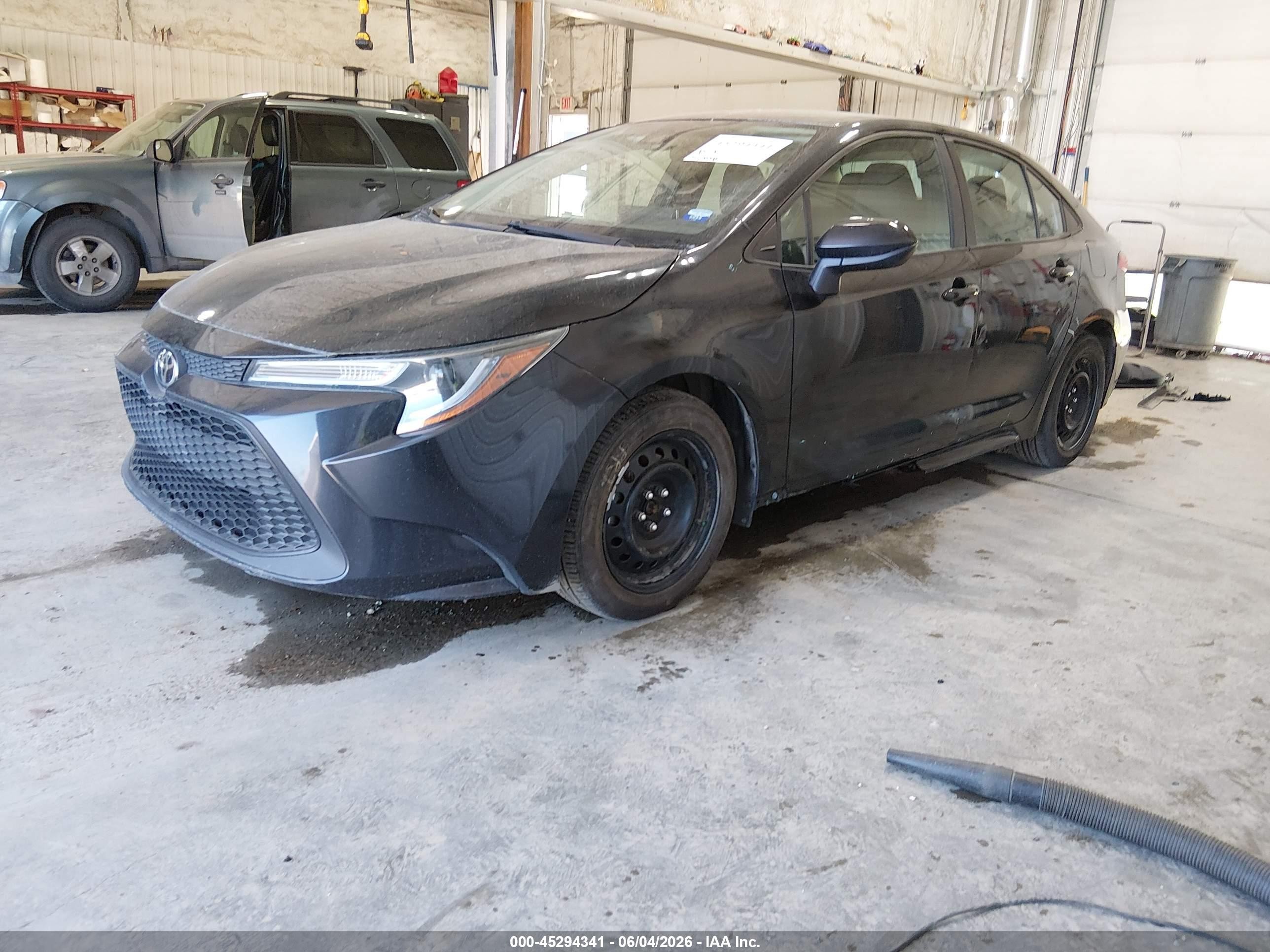 2020 Toyota Corolla Le Black vin: 5YFEPRAEXLP122679