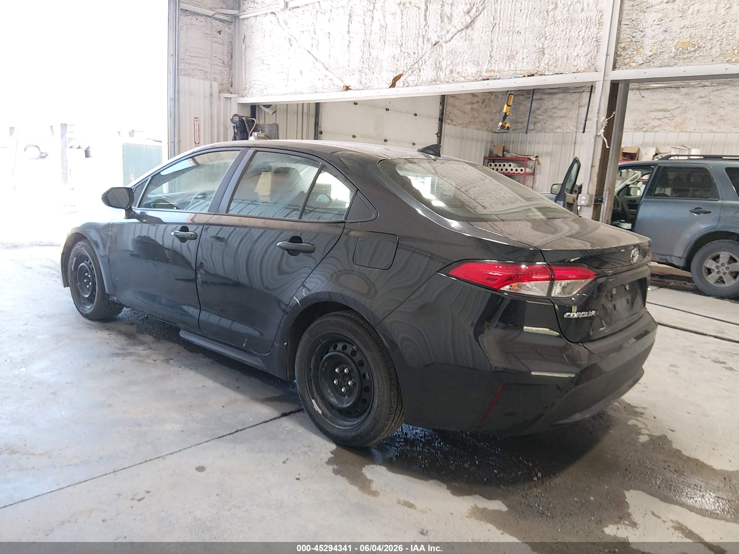 2020 Toyota Corolla Le Black vin: 5YFEPRAEXLP122679