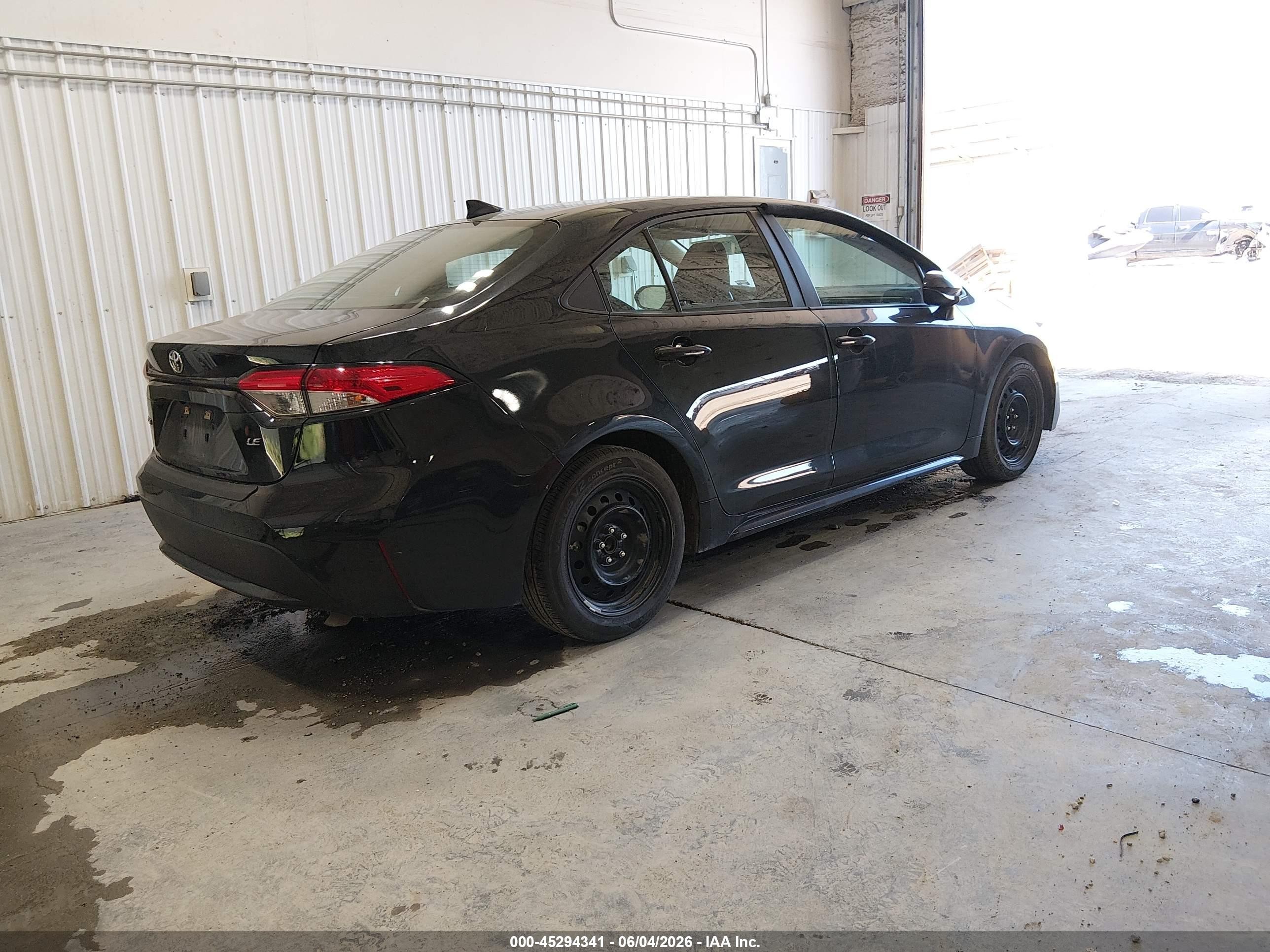 2020 Toyota Corolla Le Black vin: 5YFEPRAEXLP122679